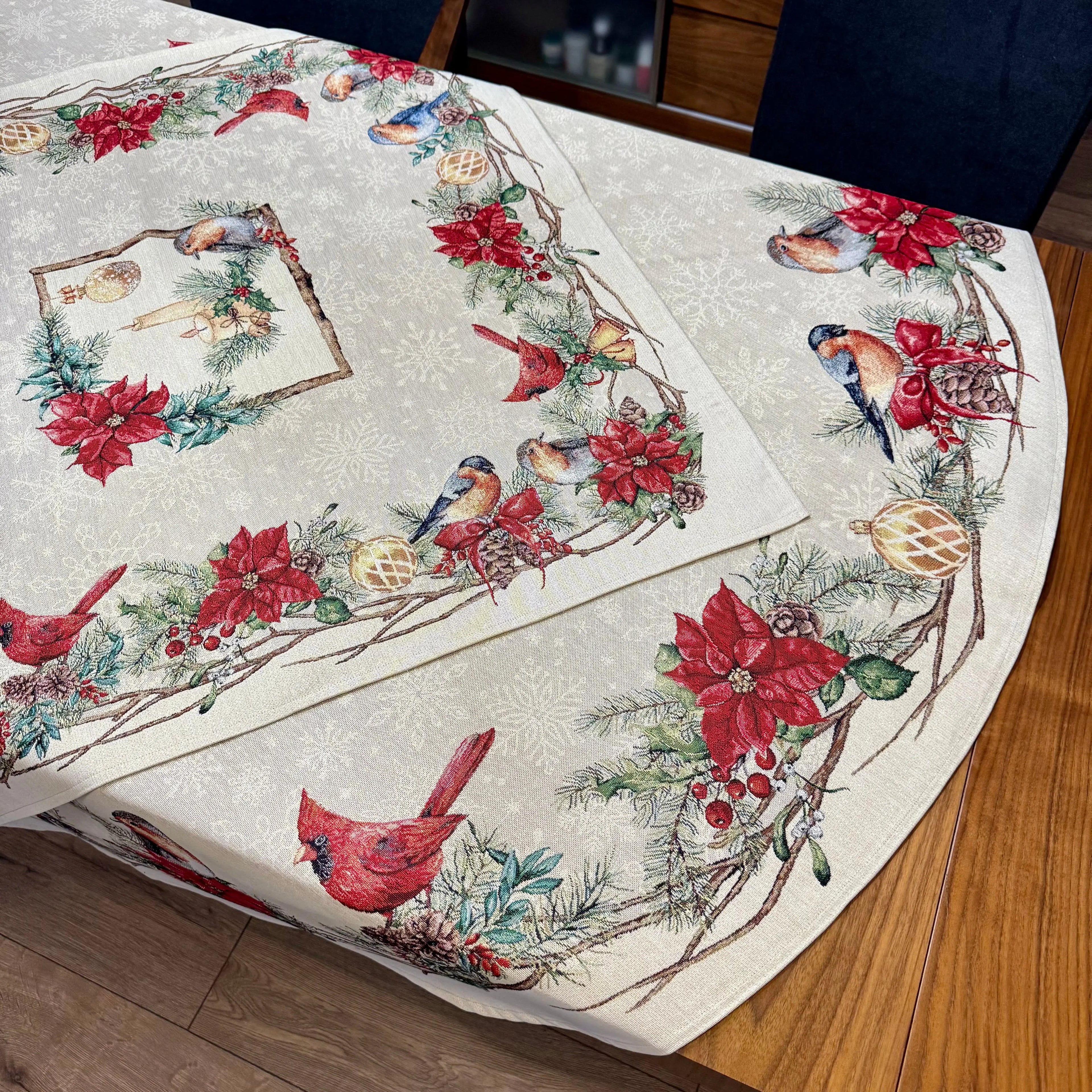 Fata de masa ovala sau patrata din gobelin TRIL, motive pasari si craciunite - Complet personalizabil CASA CRYSTAL CasaCrystal