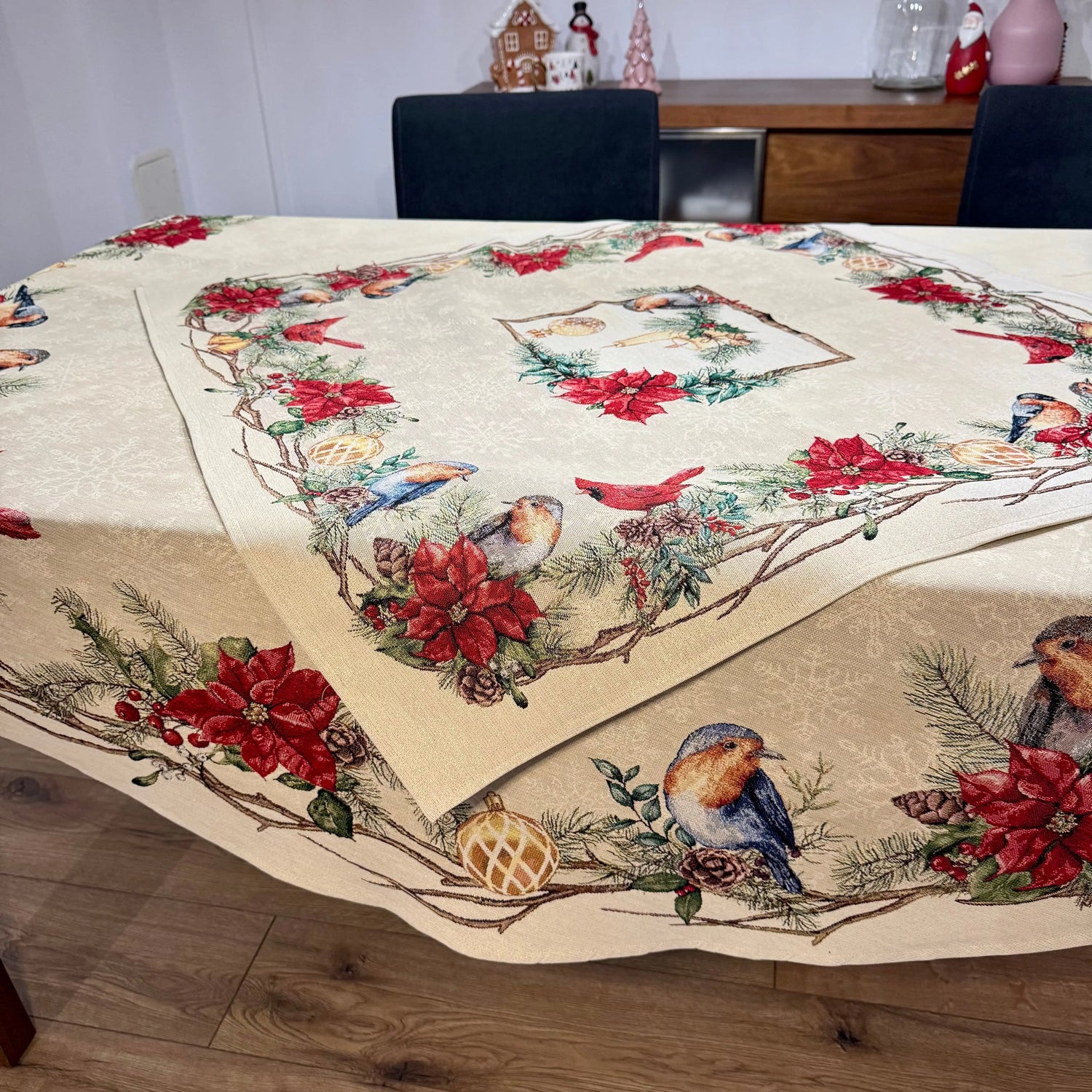 Fata de masa ovala sau patrata din gobelin TRIL, motive pasari si craciunite - Complet personalizabil CASA CRYSTAL CasaCrystal