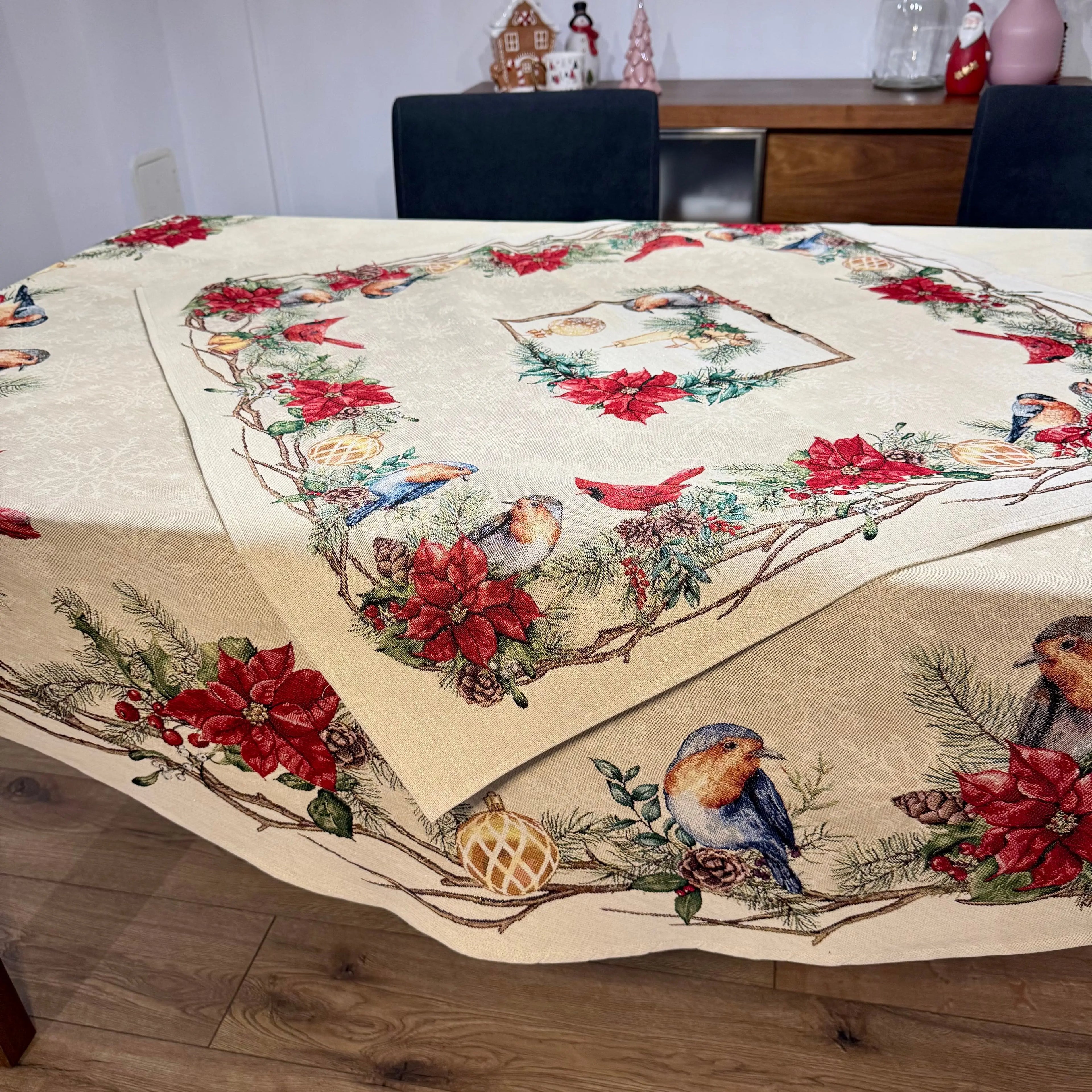 Fata de masa ovala sau patrata din gobelin TRIL, motive pasari si craciunite - Complet personalizabil CASA CRYSTAL CasaCrystal