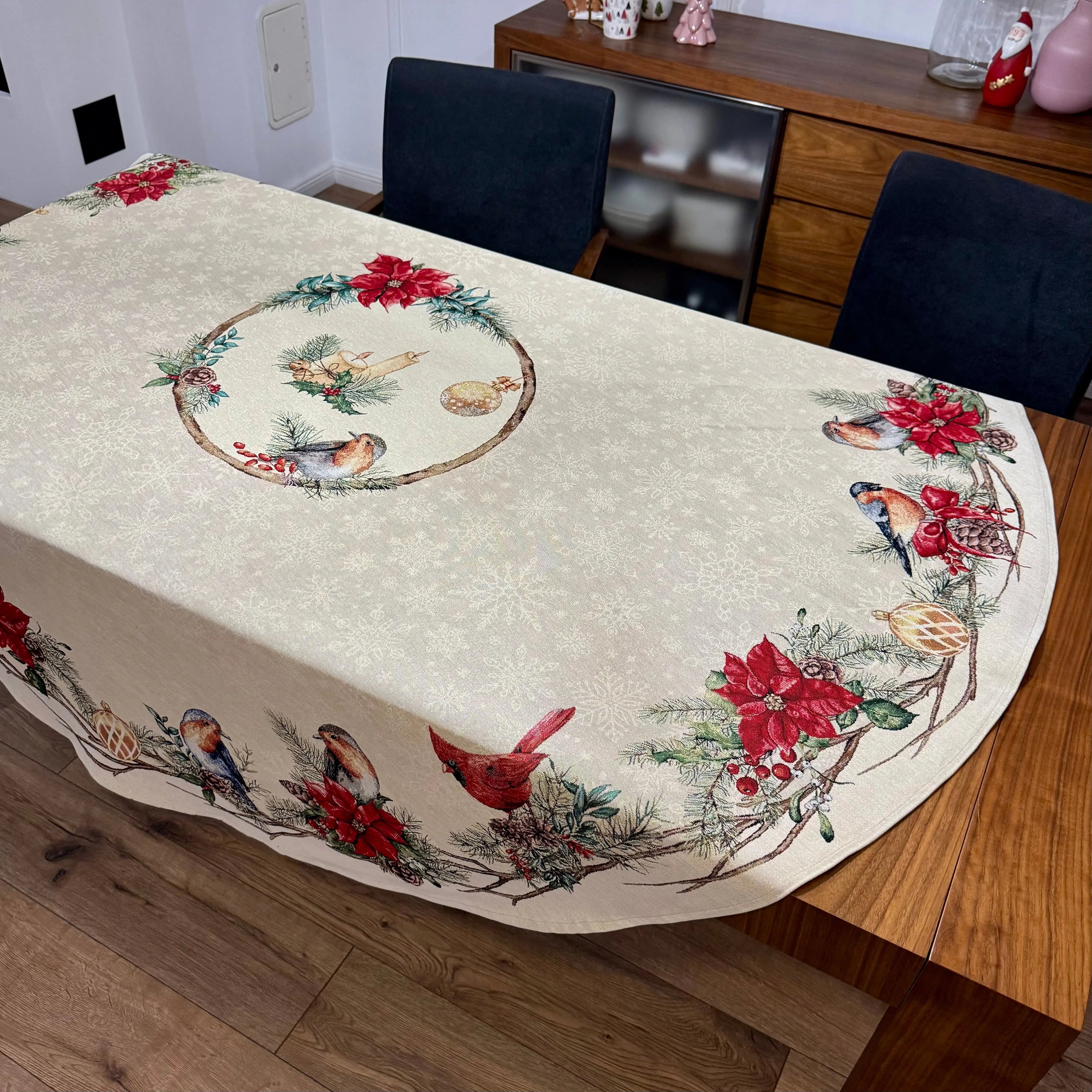 Fata de masa ovala sau patrata din gobelin TRIL, motive pasari si craciunite - Complet personalizabil CASA CRYSTAL CasaCrystal