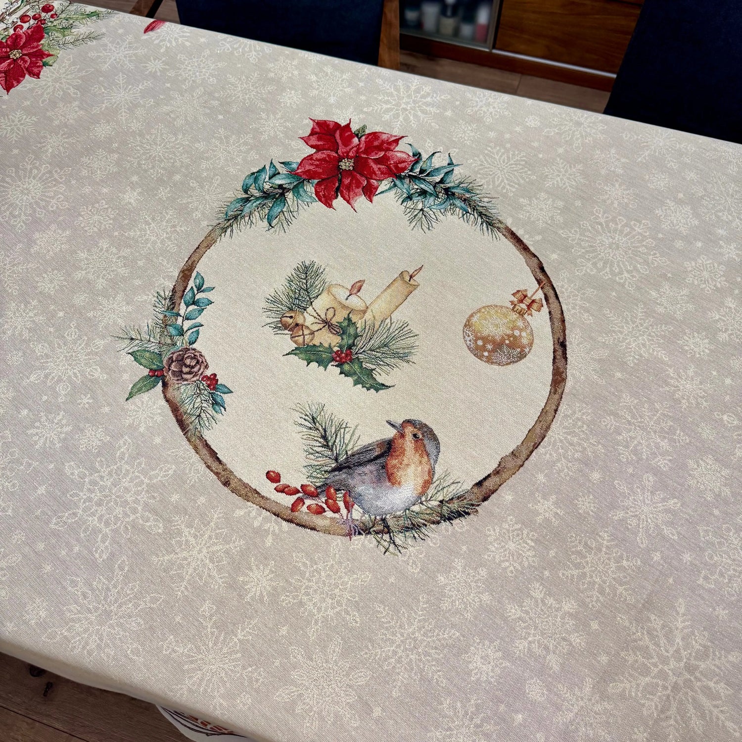 Fata de masa ovala sau patrata din gobelin TRIL, motive pasari si craciunite - Complet personalizabil CASA CRYSTAL CasaCrystal