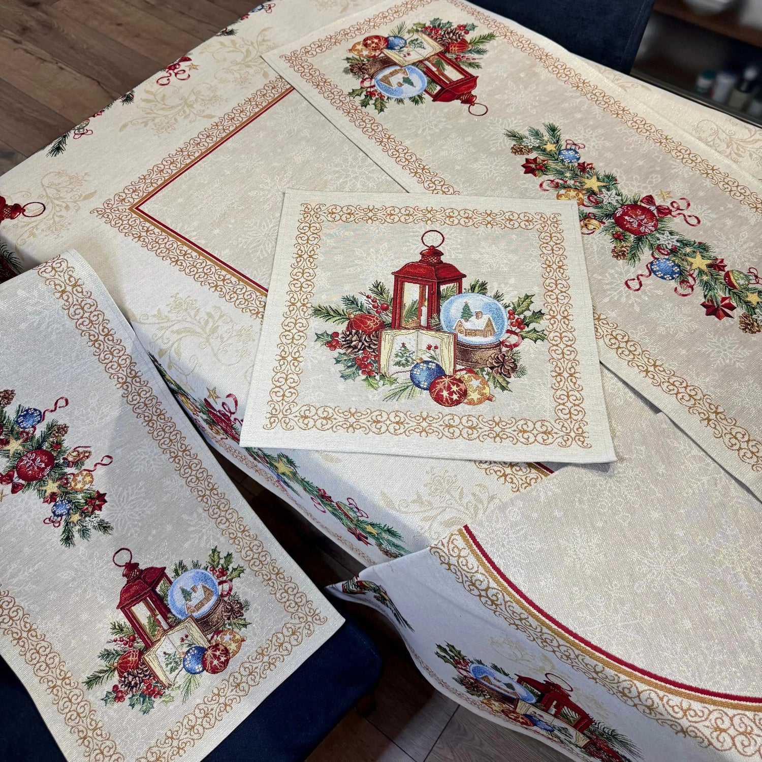 Fete de masa și naproane din gobelin DAYTON, motive de Craciun - Complet personalizabil CASA CRYSTAL CasaCrystal