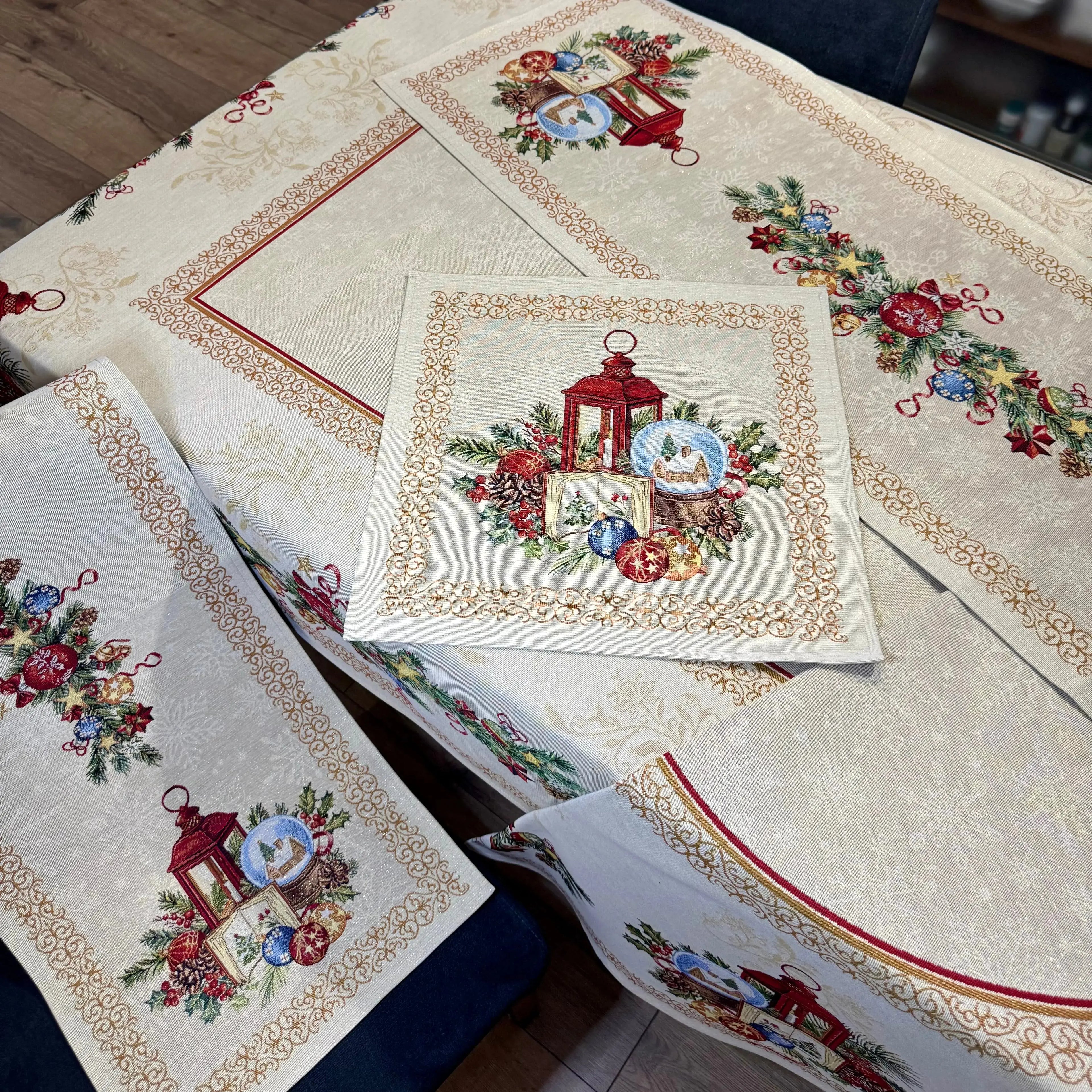 Fete de masa și naproane din gobelin DAYTON, motive de Craciun - Complet personalizabil CASA CRYSTAL CasaCrystal