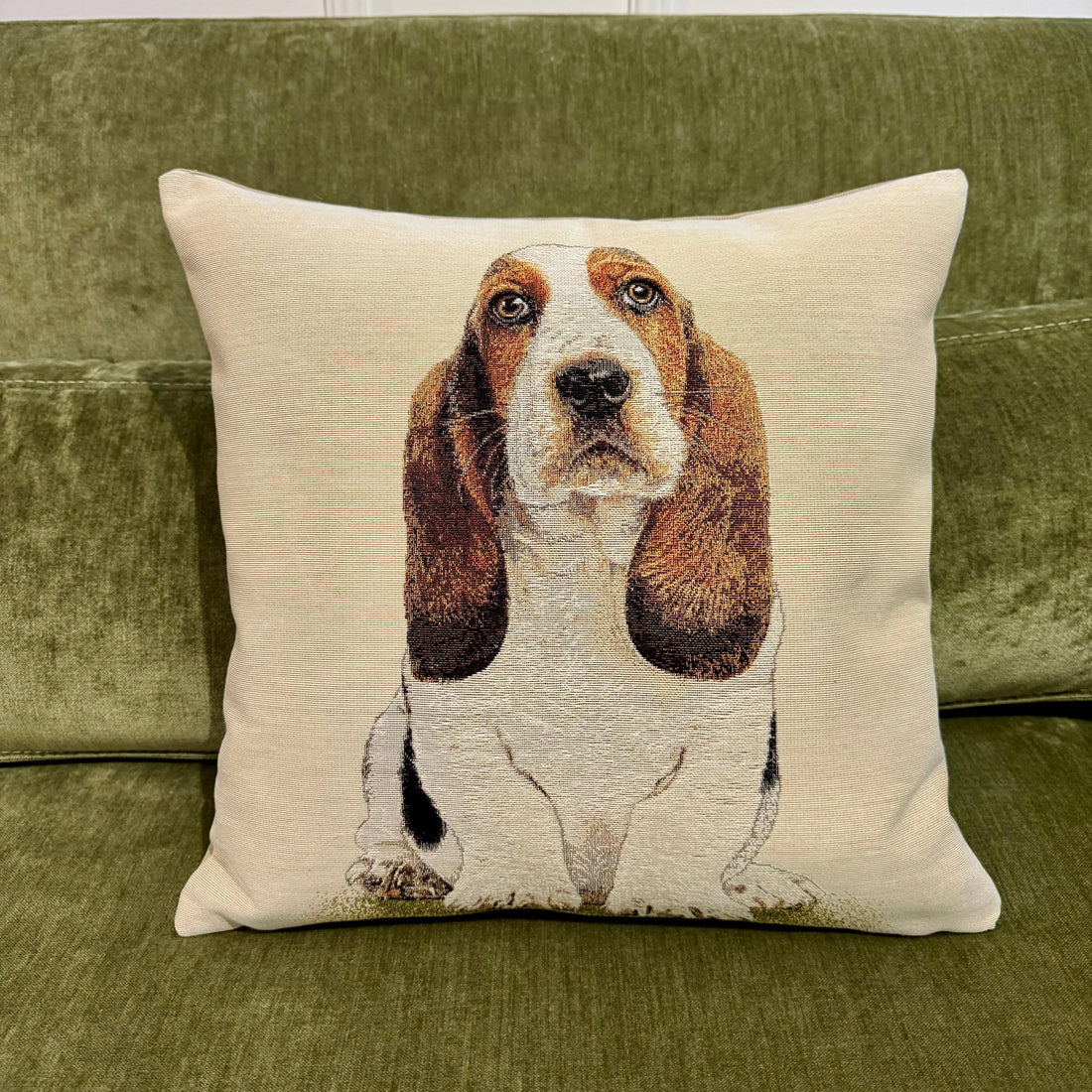 Fata de perna din gobelin cu caine Basset Hound CASA CRYSTAL CasaCrystal