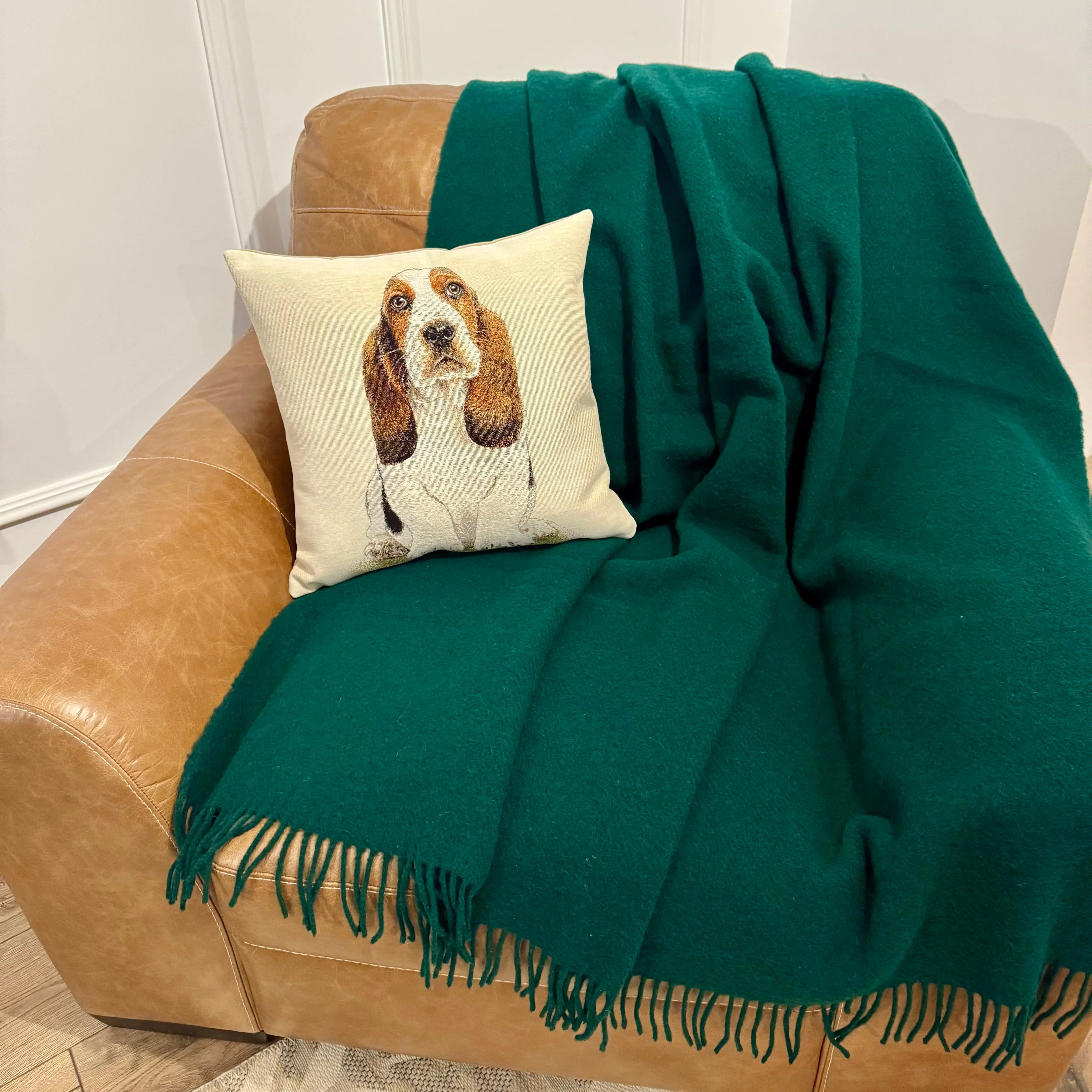 Fata de perna din gobelin cu caine Basset Hound CASA CRYSTAL CasaCrystal