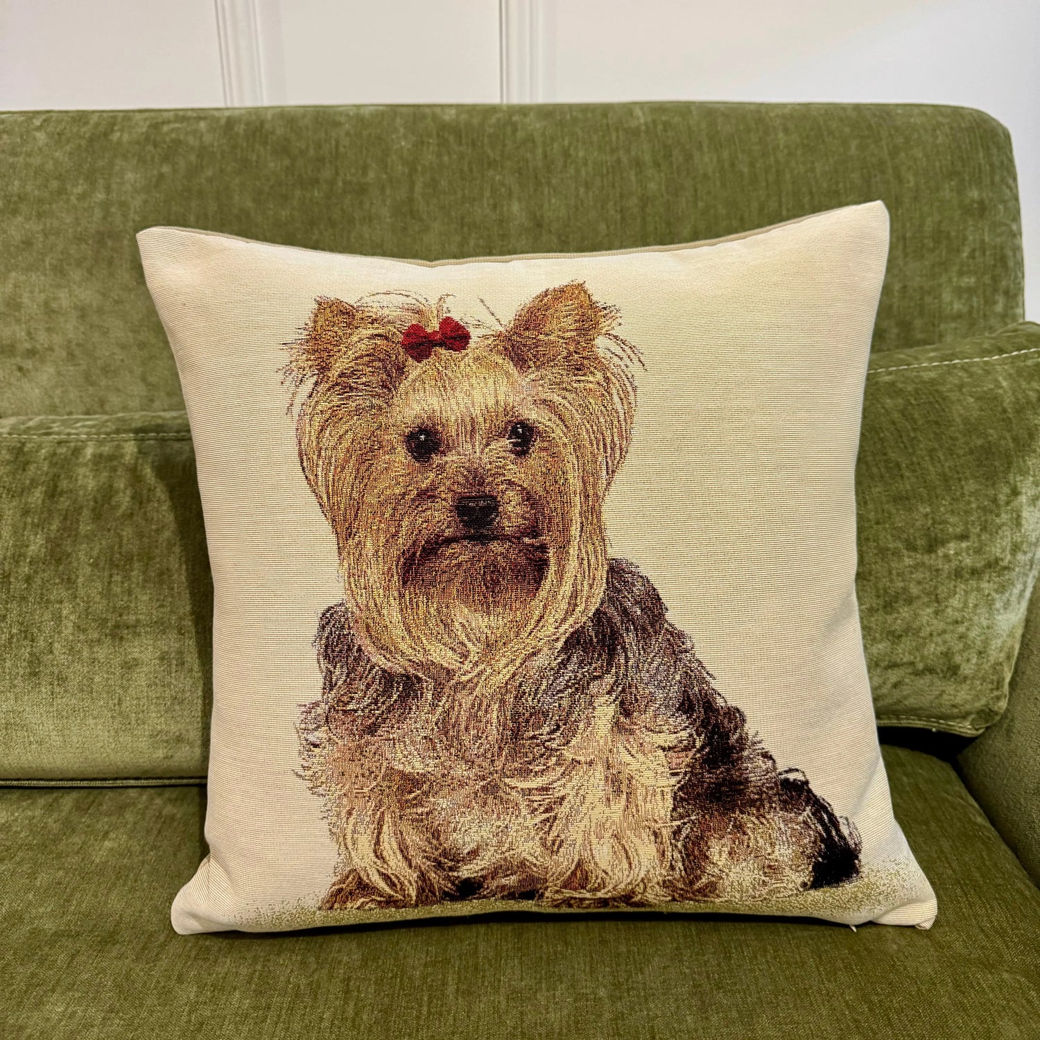 Fata de perna din gobelin cu caine Yorkshire Terrier CASA CRYSTAL CasaCrystal