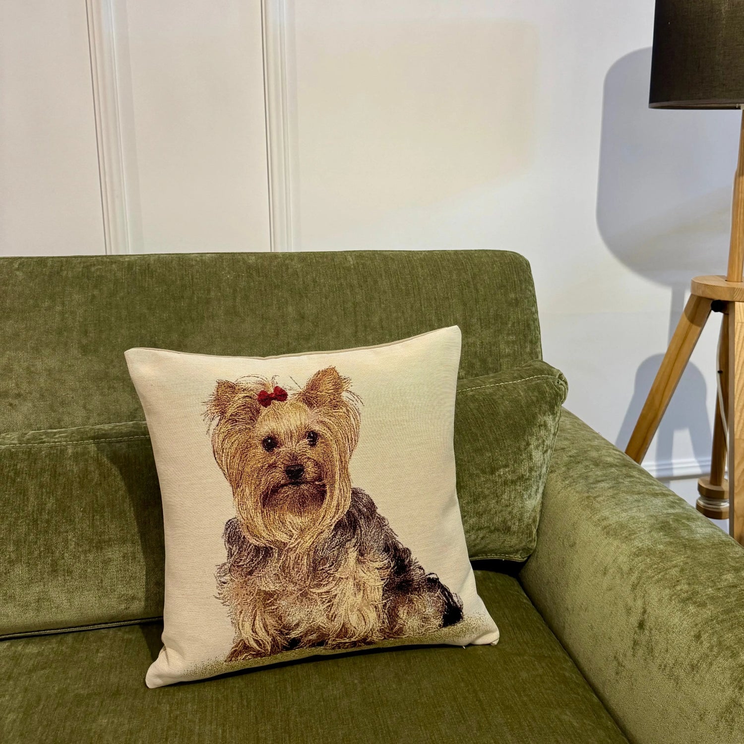 Fata de perna din gobelin cu caine Yorkshire Terrier CASA CRYSTAL CasaCrystal