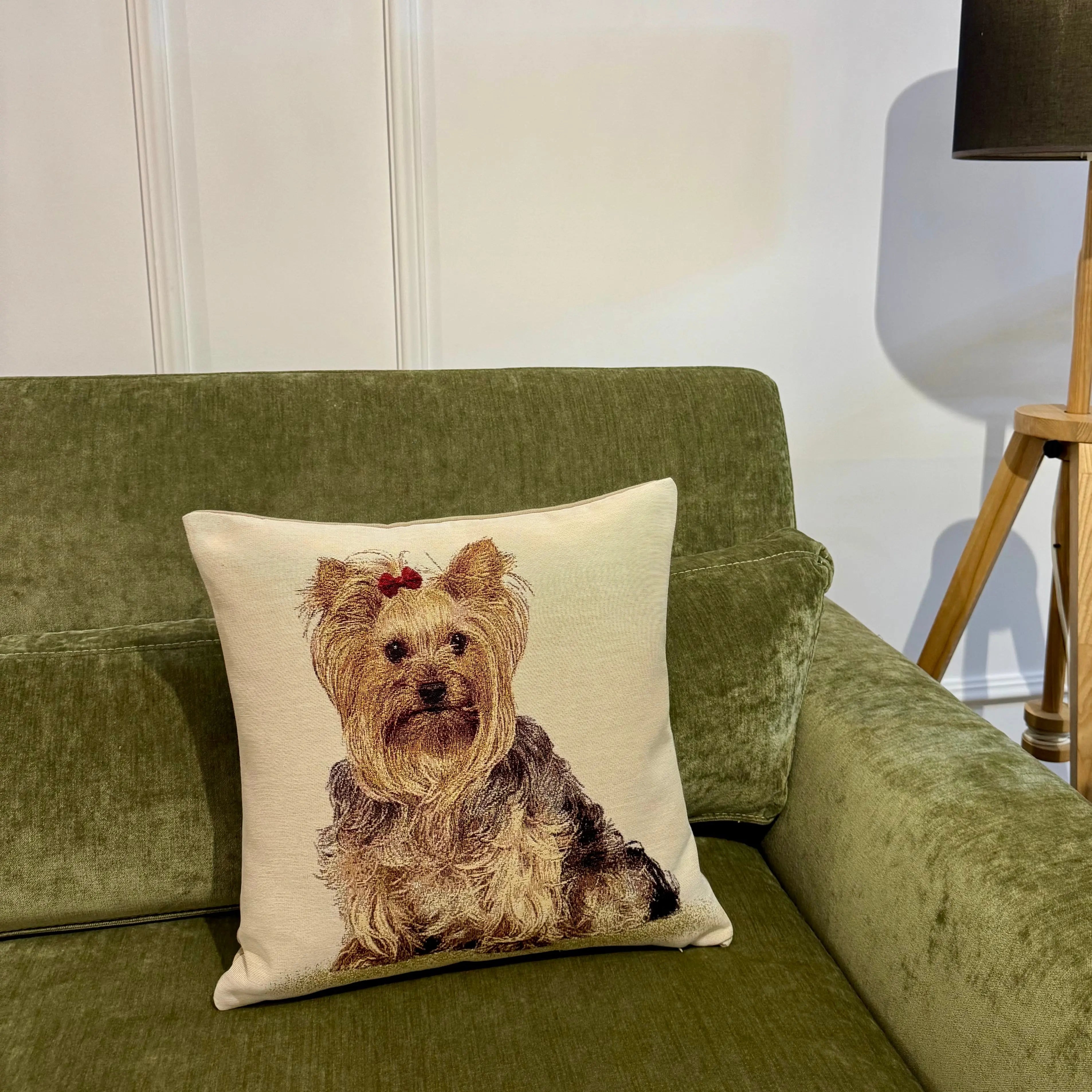 Fata de perna din gobelin cu caine Yorkshire Terrier CASA CRYSTAL CasaCrystal