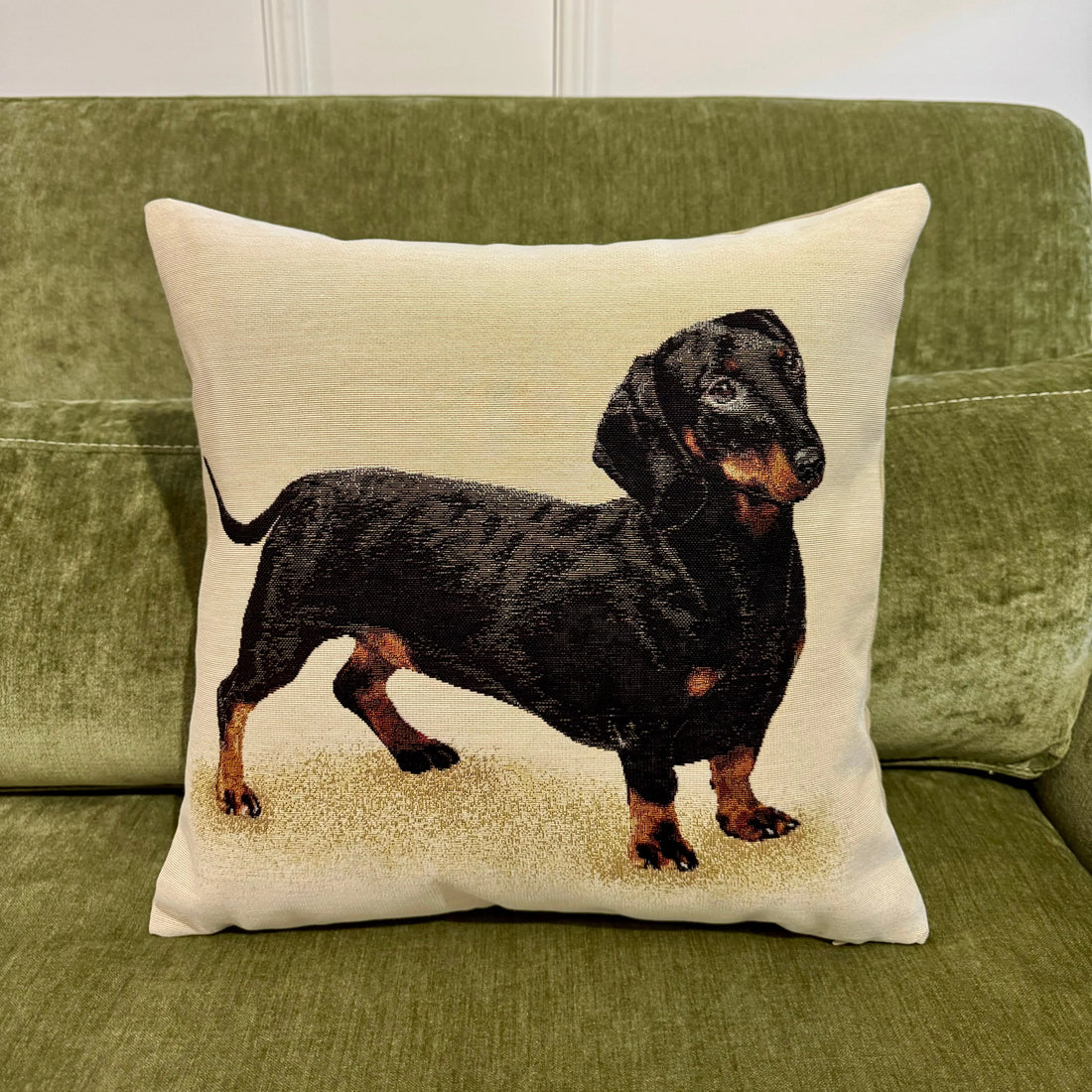 Fata de perna din gobelin cu catel Dachshund Teckel CASA CRYSTAL CasaCrystal