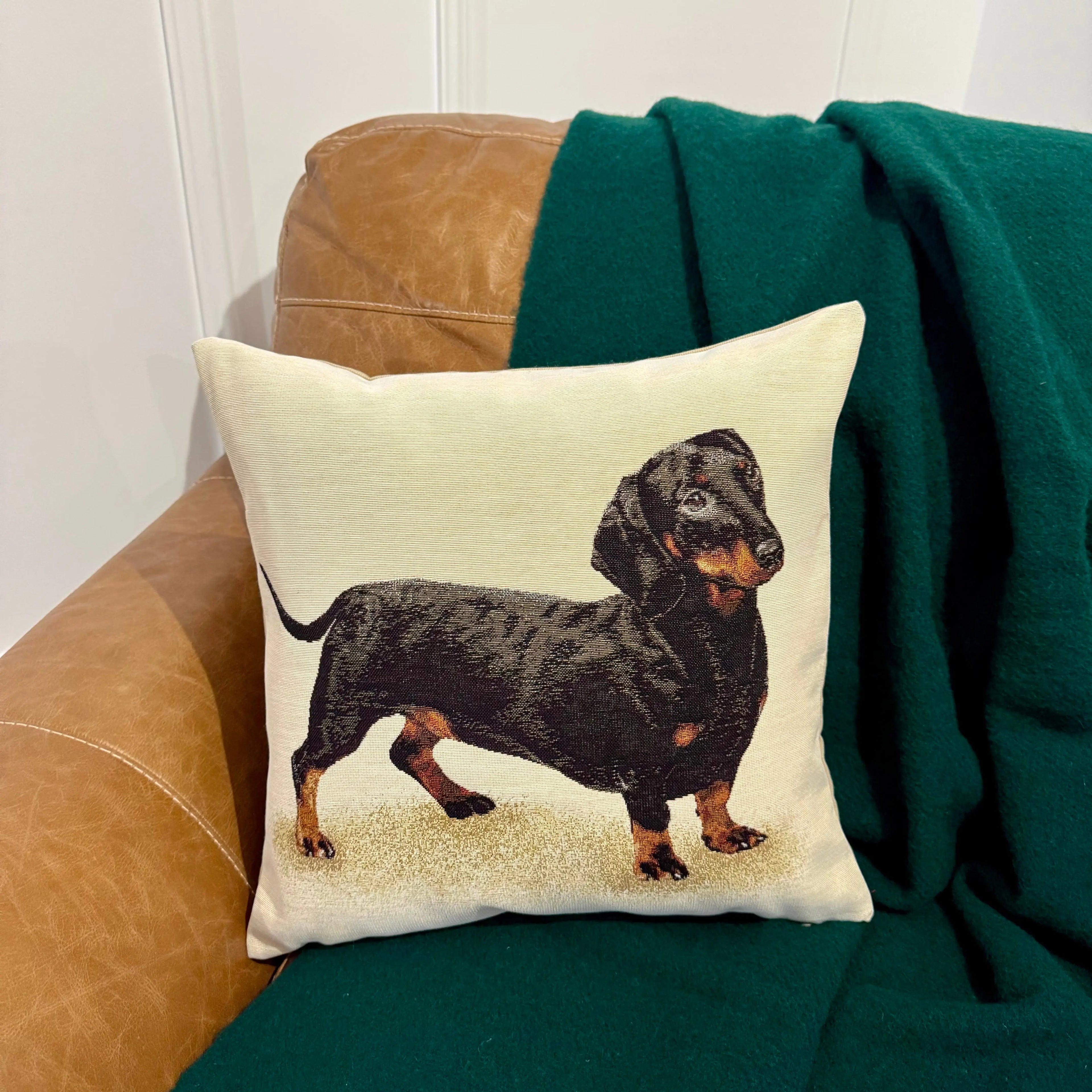 Fata de perna din gobelin cu catel Dachshund Teckel CASA CRYSTAL CasaCrystal