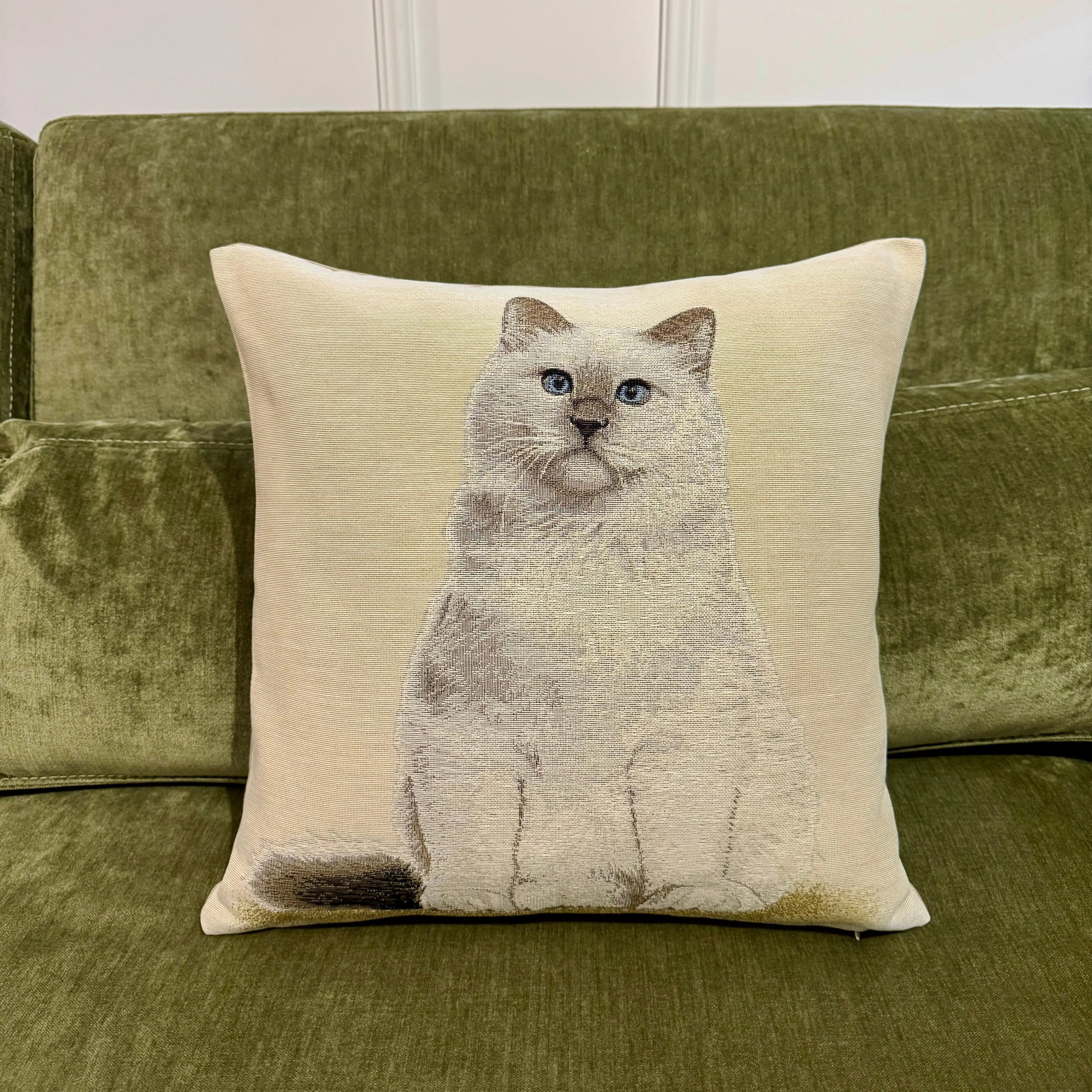 Fata de perna din gobelin cu pisica alba Ragdoll CASA CRYSTAL CasaCrystal