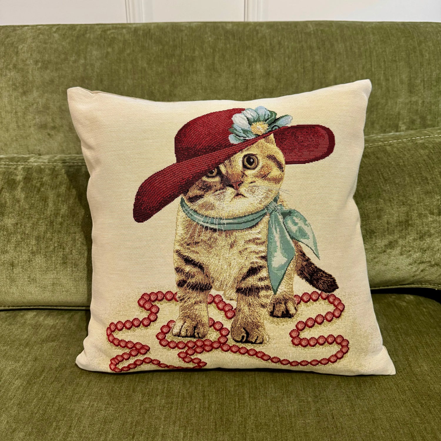 Fata de perna din gobelin cu pisica cu palarie si margele CASA CRYSTAL CasaCrystal