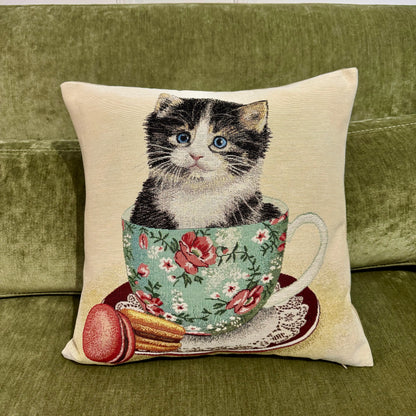 Fata de perna din gobelin cu pisica in ceasca de ceai CASA CRYSTAL CasaCrystal