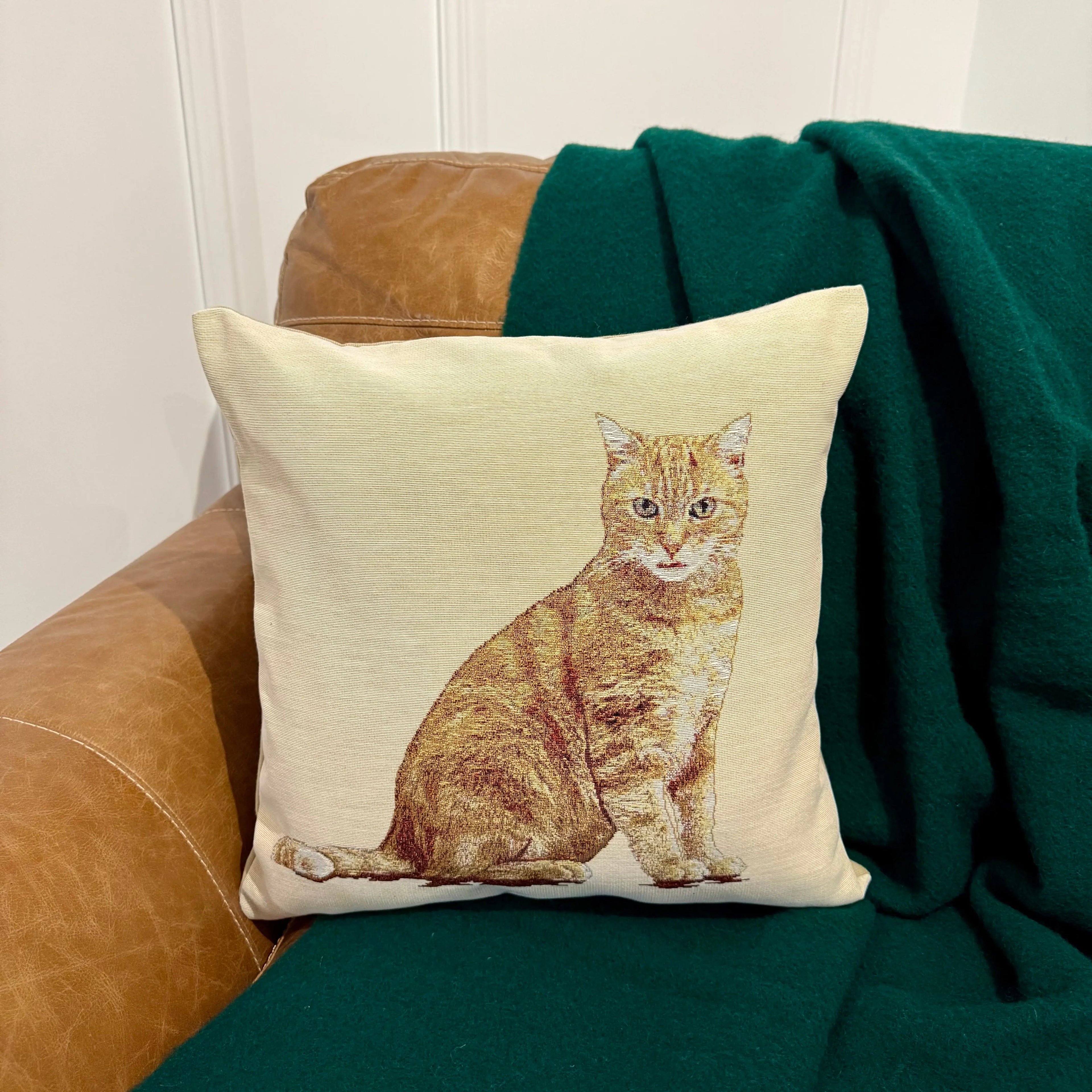 Fata de perna din gobelin cu pisica portocalie Orange Tabby CasaCrystal CasaCrystal