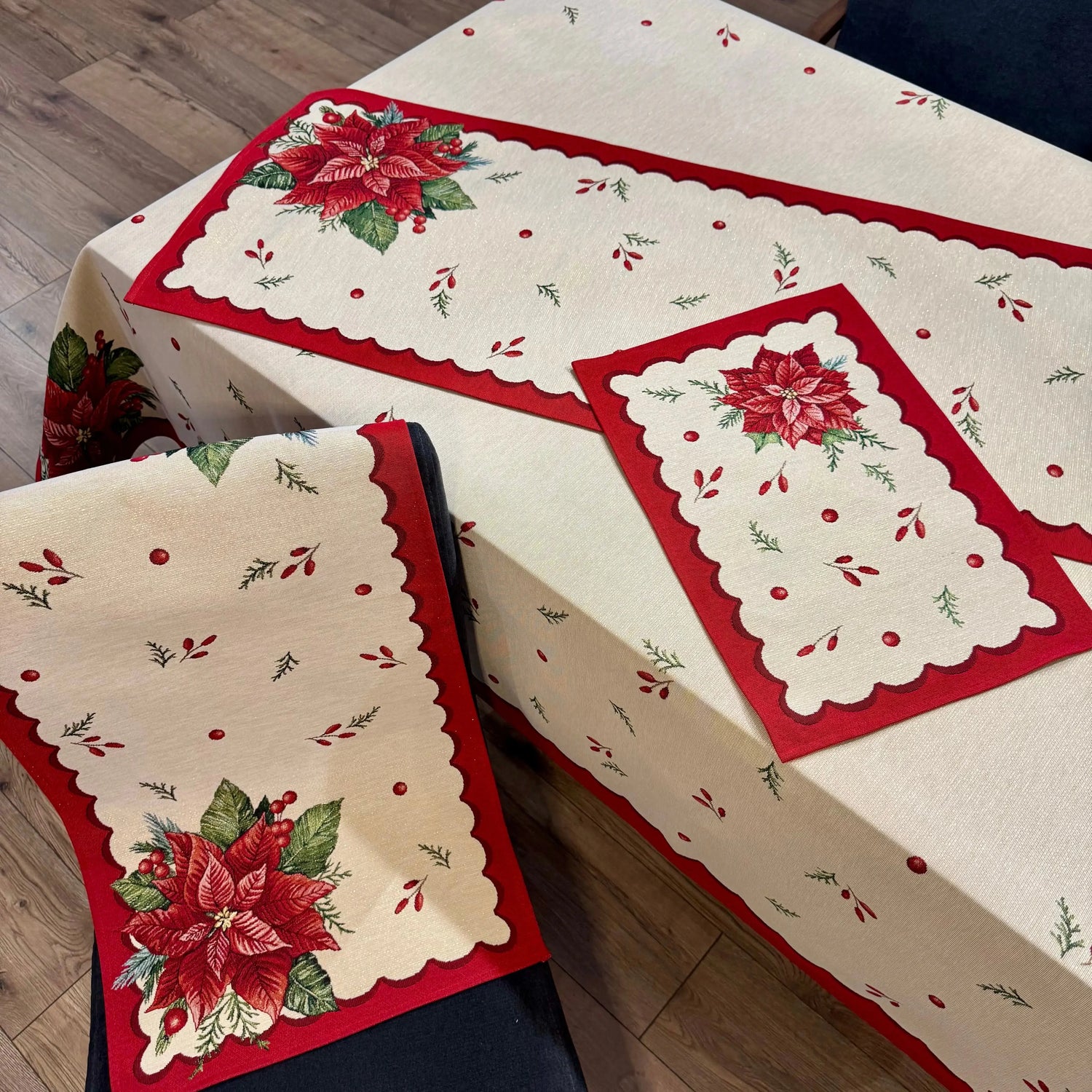 Fete de masa și naproane din gobelin ARANZA, motive craciunite rosii - Complet personalizabil CASA CRYSTAL CasaCrystal