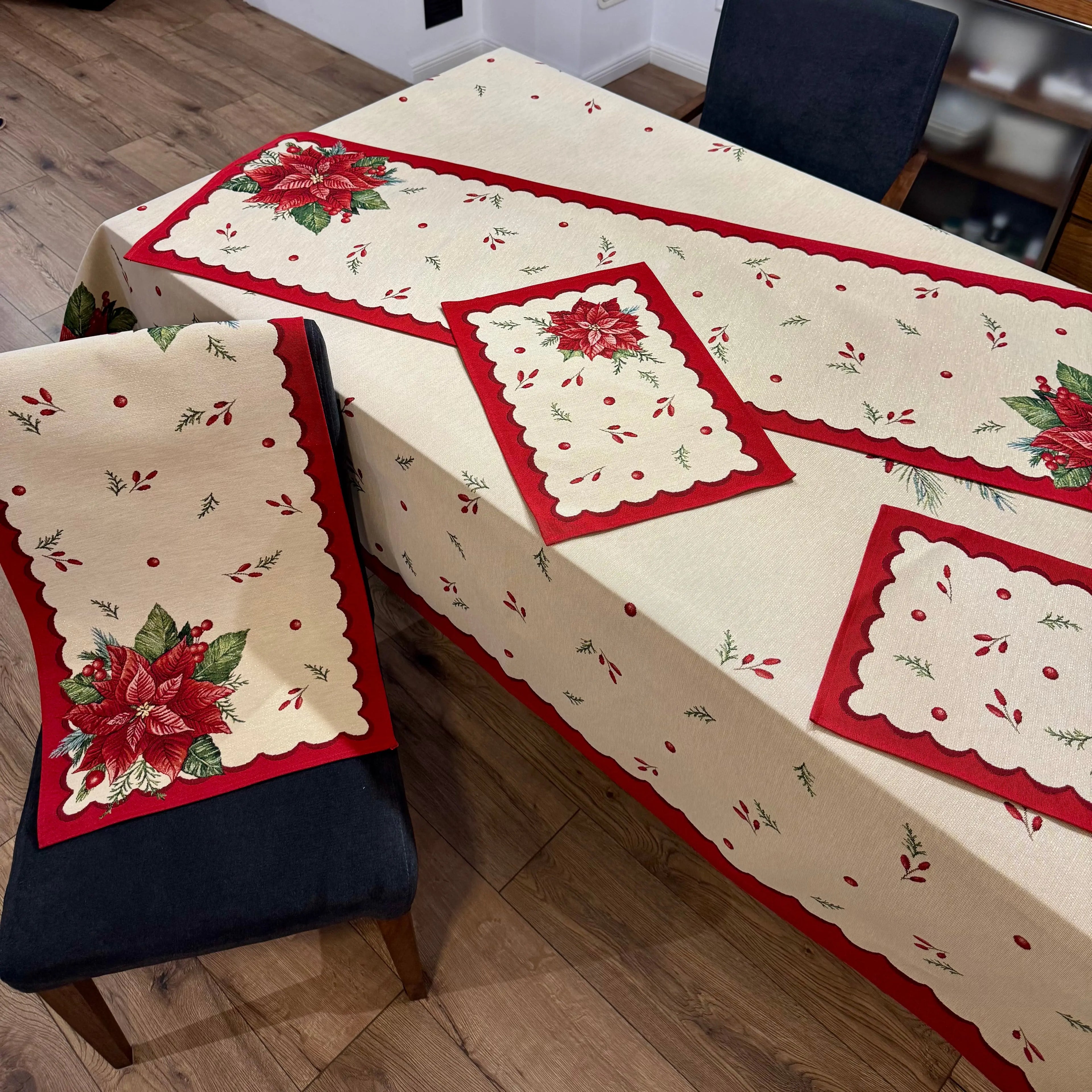 Fete de masa și naproane din gobelin ARANZA, motive craciunite rosii - Complet personalizabil CASA CRYSTAL CasaCrystal