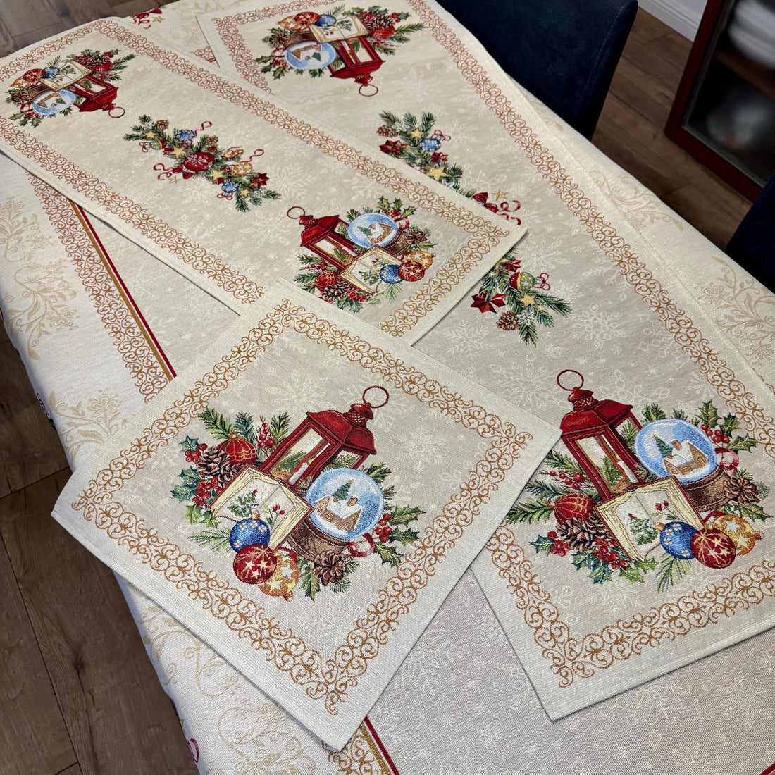 Fete de masa și naproane din gobelin DAYTON, motive de Craciun - Complet personalizabil CASA CRYSTAL CasaCrystal