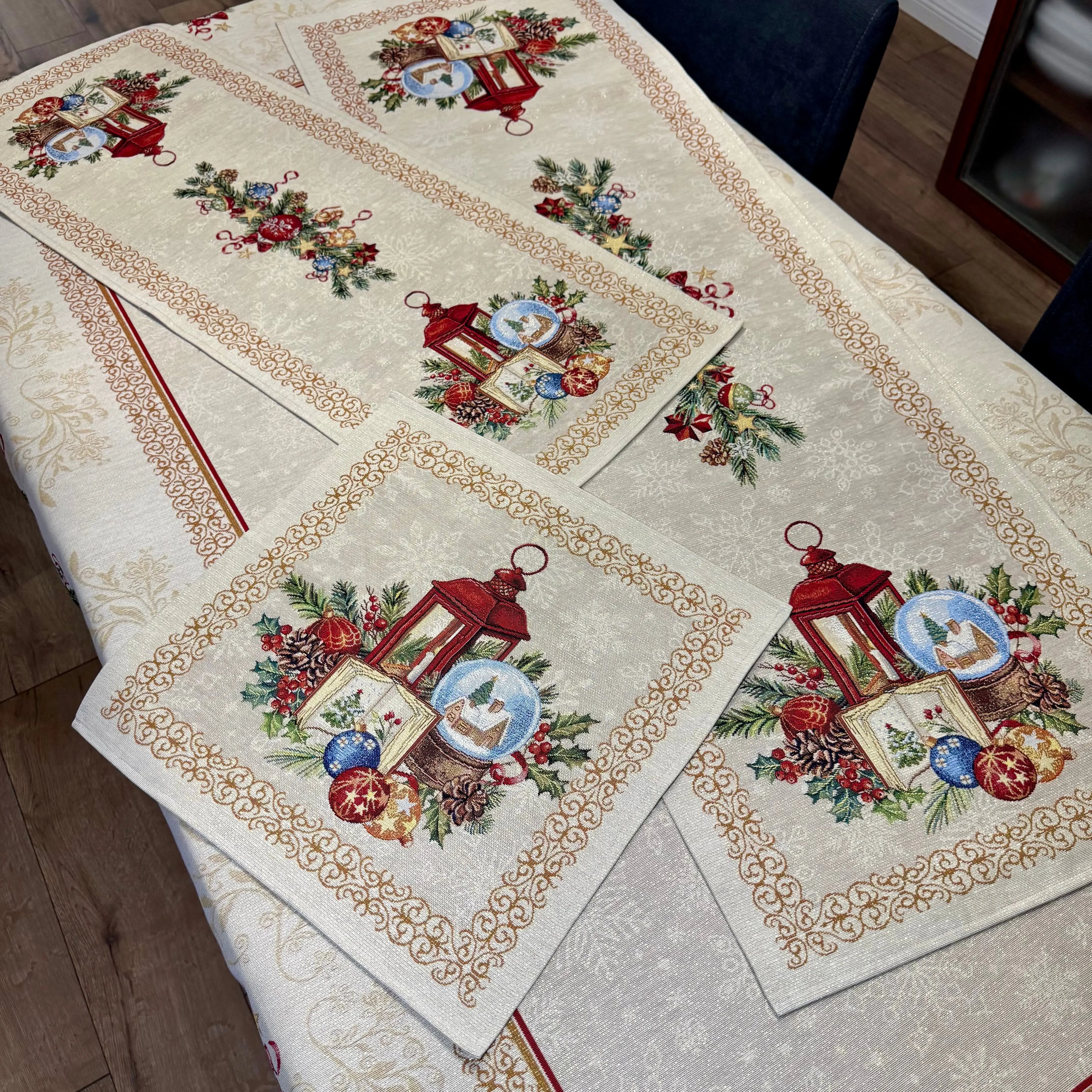 Fete de masa și naproane din gobelin DAYTON, motive de Craciun - Complet personalizabil CASA CRYSTAL CasaCrystal