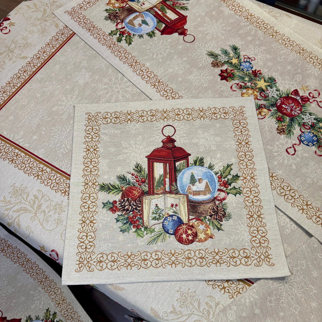 Fete de masa și naproane din gobelin DAYTON, motive de Craciun - Complet personalizabil CASA CRYSTAL CasaCrystal