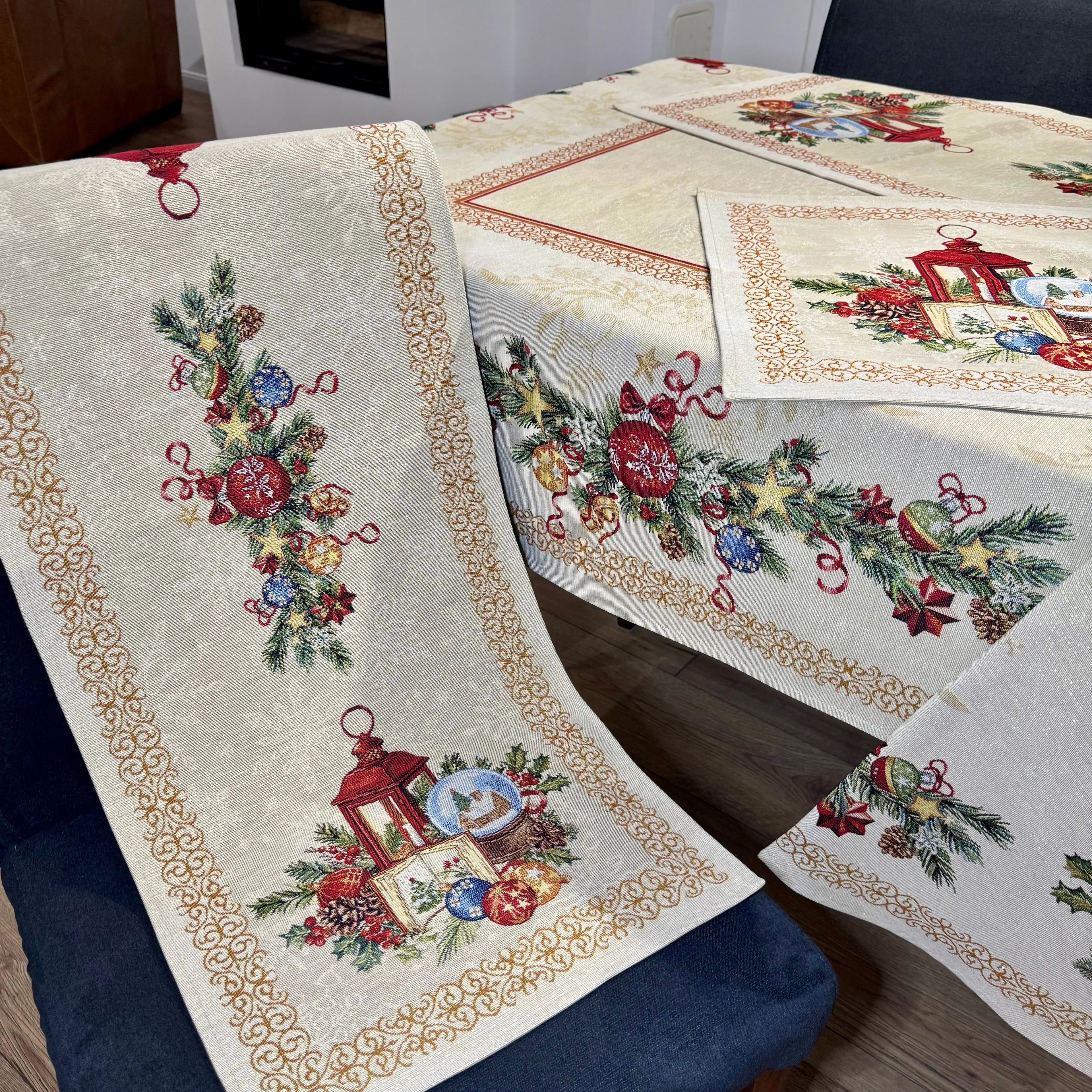 Fete de masa și naproane din gobelin DAYTON, motive de Craciun - Complet personalizabil CASA CRYSTAL CasaCrystal