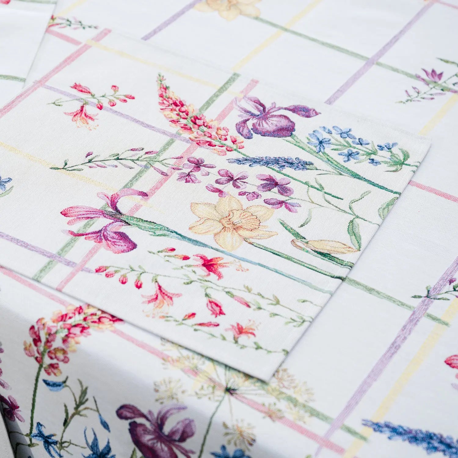 Fete de masa și naproane din gobelin NARCIS, model floral multicolor - Complet personalizabil