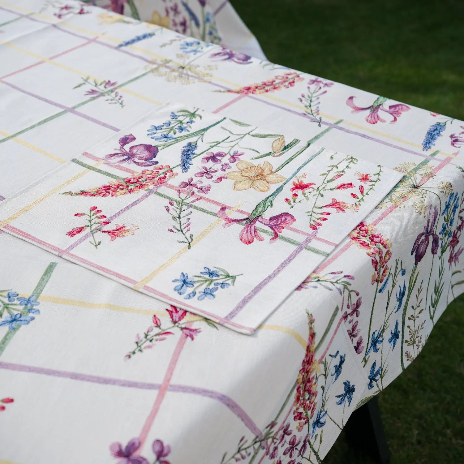 Fete de masa și naproane din gobelin NARCIS, model floral multicolor - Complet personalizabil
