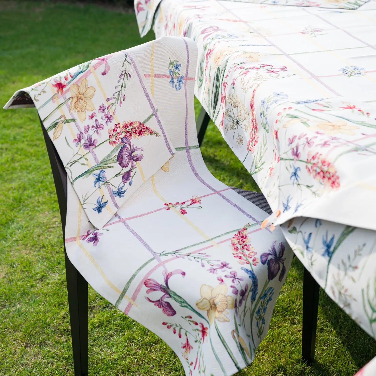 Fete de masa și naproane din gobelin NARCIS, model floral multicolor - Complet personalizabil