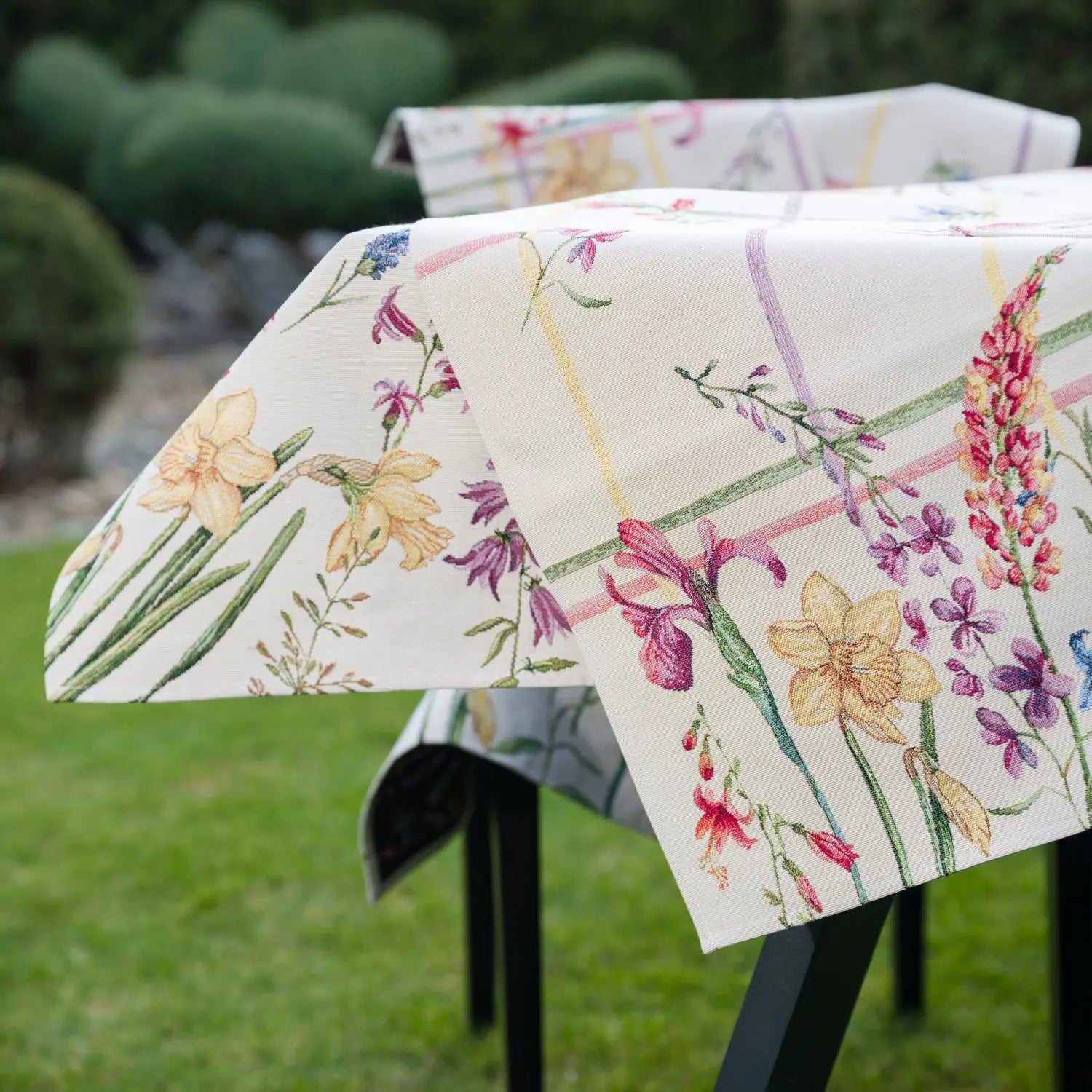 Fete de masa și naproane din gobelin NARCIS, model floral multicolor - Complet personalizabil
