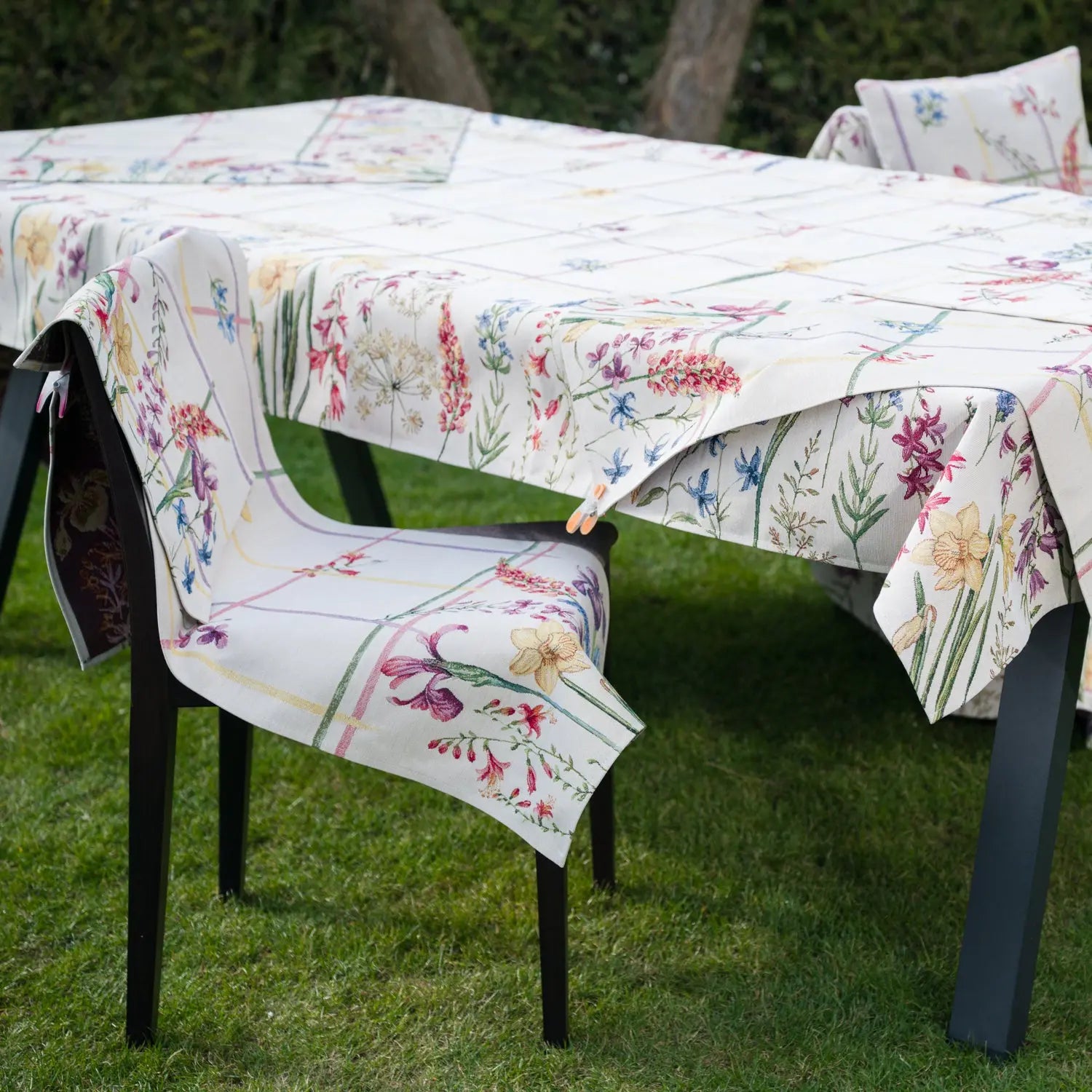 Fete de masa și naproane din gobelin NARCIS, model floral multicolor - Complet personalizabil