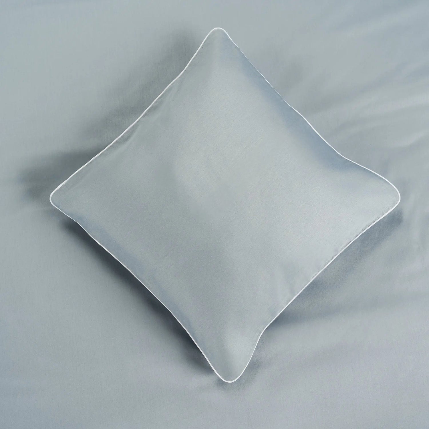 Lenjerie de pat 1 persoană Albastră din bumbac satinat dens simplă, personalizabilă – ELEGANT BLEU CASA CRYSTAL CasaCrystal