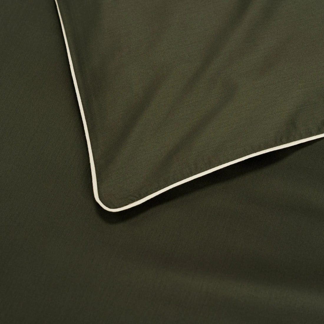 Lenjerie de pat 1 persoană Kaki din bumbac satinat dens simplă, personalizabilă – ELEGANT KAKI CASA CRYSTAL CasaCrystal