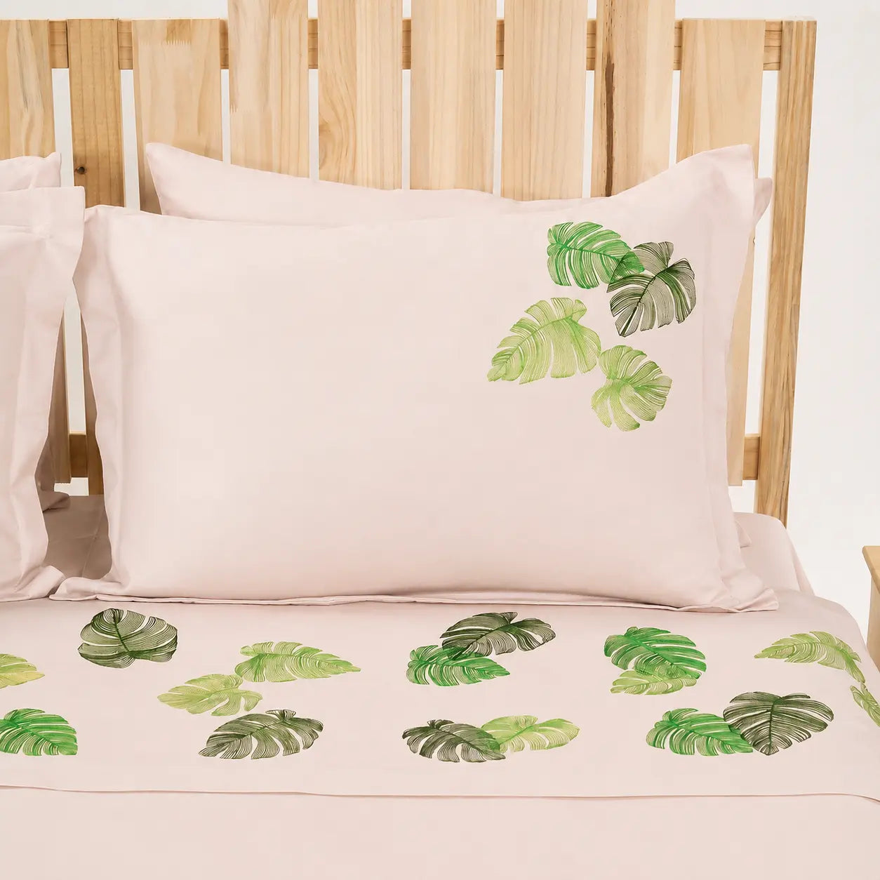 Lenjerie de pat 2 persoane Nude din Bumbac 100% satinat dens, brodată cu frunze, personalizabilă – MONSTERA