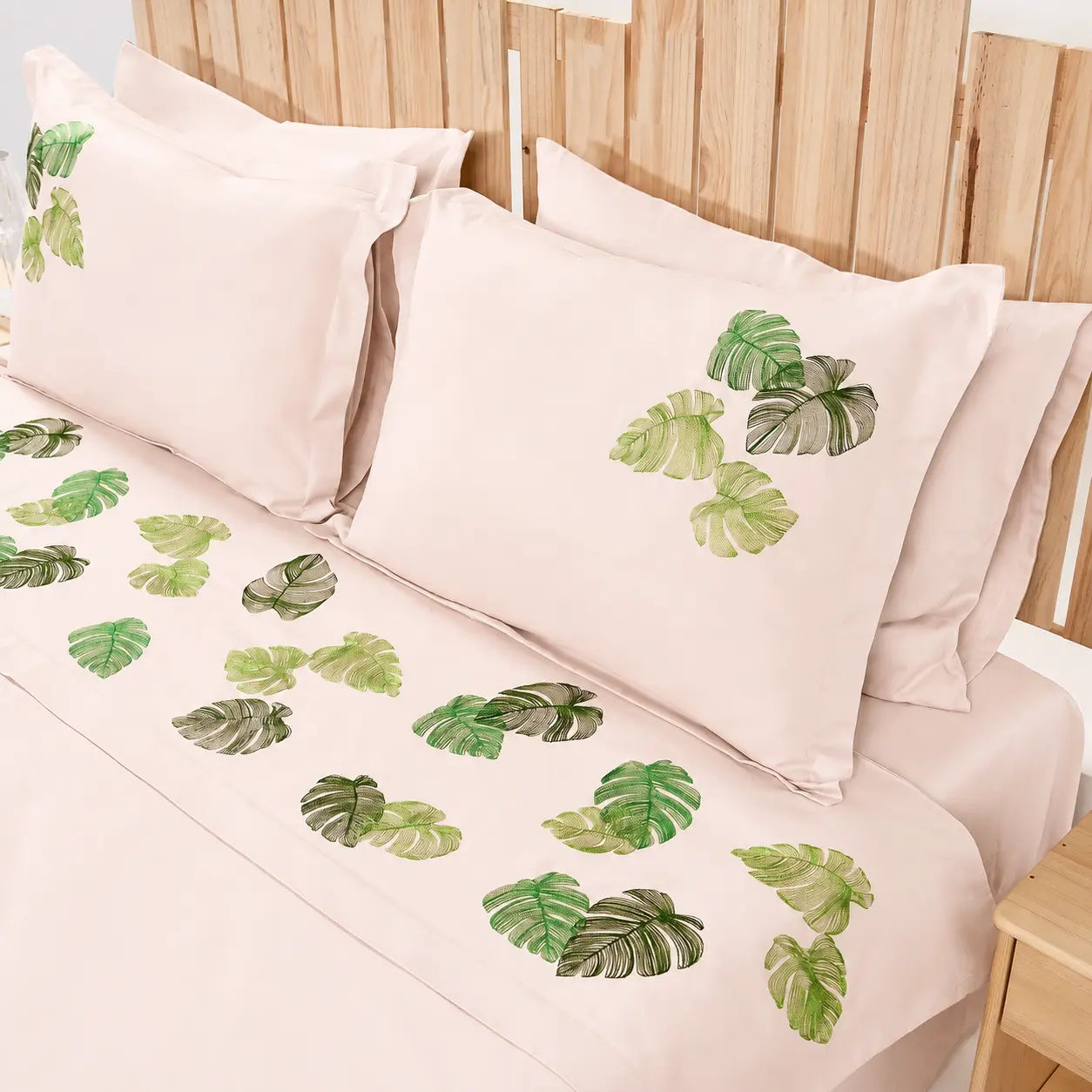 Lenjerie de pat 2 persoane Nude din Bumbac 100% satinat dens, brodată cu frunze, personalizabilă – MONSTERA