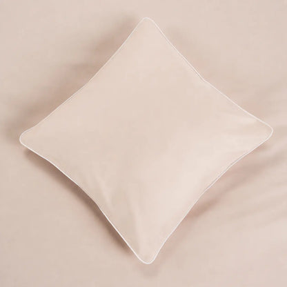 Lenjerie de pat 2 persoane Nude din Bumbac 100% satinat dens, cu margine albă, personalizabilă – ELEGANT NUDE