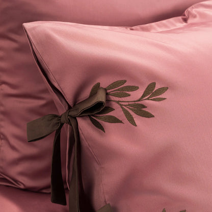 Lenjerie de pat 1 persoană Roz din bumbac satinat brodată cu motive florale, personalizabilă – RAPUNZEL