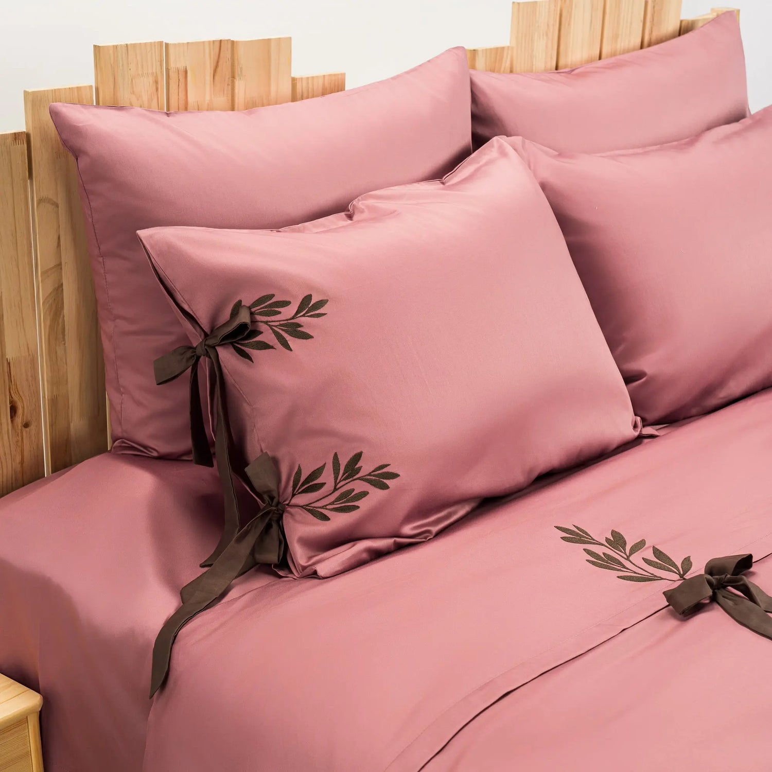 Față de Pernă cu Fundițe din Bumbac 100% Natural Brodate - Dimensiuni și Culori Variate