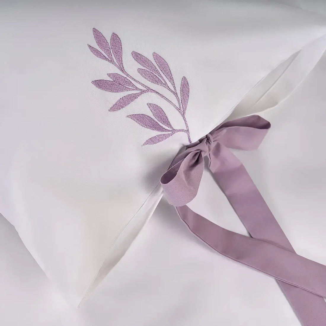 Set lenjerie Belle pentru pat matrimonial, bumbac natural, broderie discretă