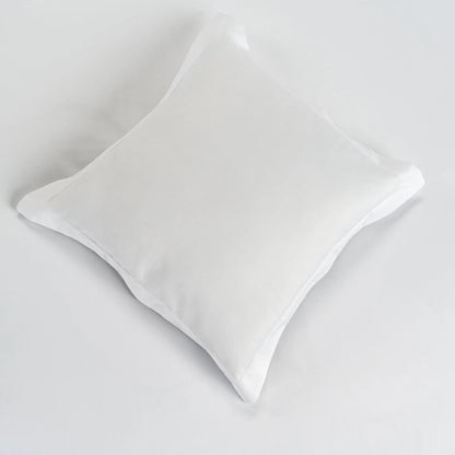 Lenjerie de pat 2 persoane Albă din bumbac satinat dens și dantelă albastră, personalizabilă – MELISA CASA CRYSTAL CasaCrystal