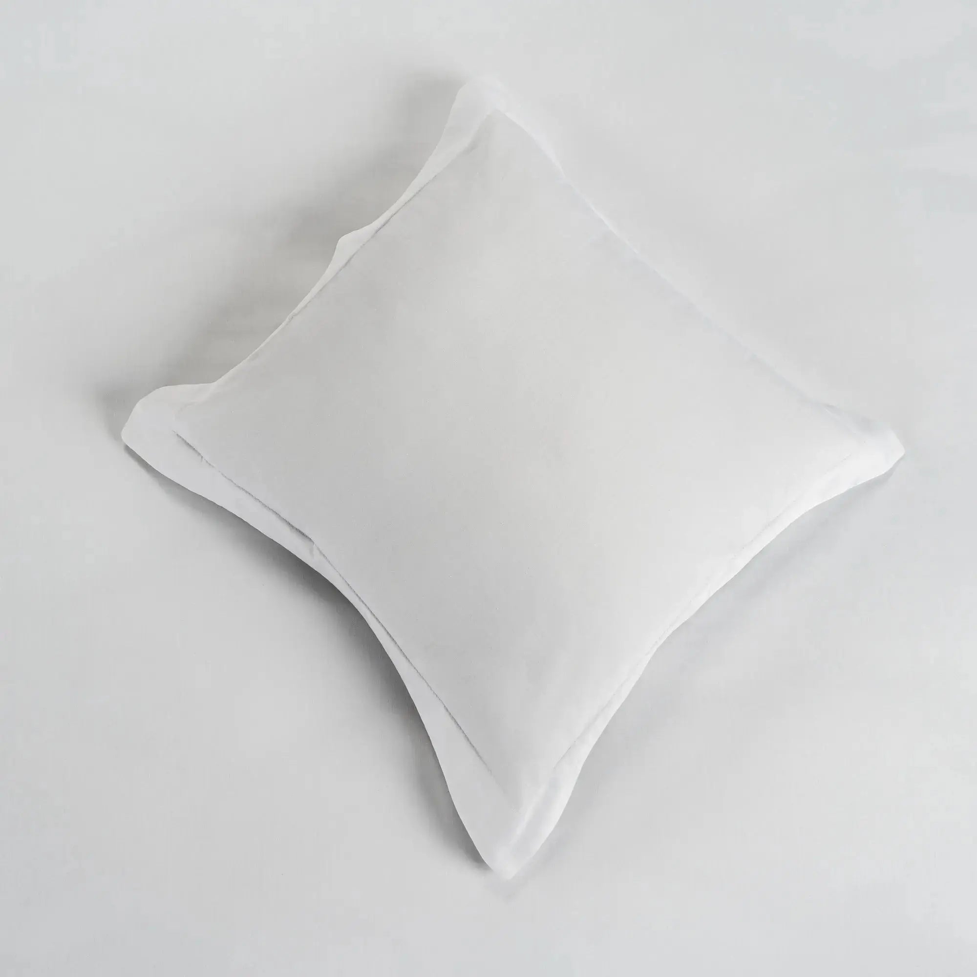 Lenjerie de pat 1 persoană Albă din bumbac satinat dens și dantelă, personalizabilă – ANASTASIA CasaCrystal CasaCrystal