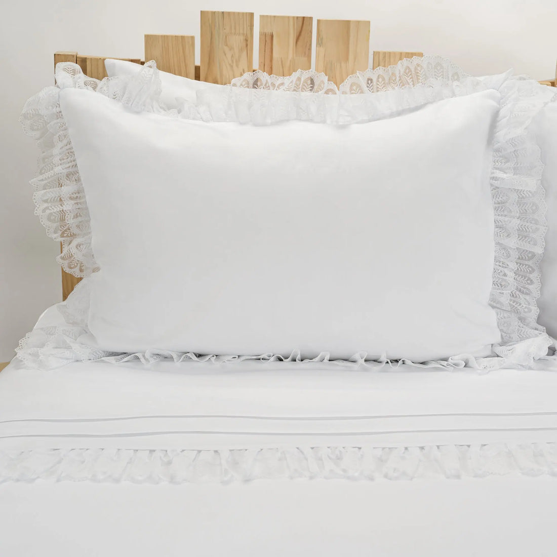 Lenjerie de pat 2 persoane Albă din bumbac satinat dens și dantelă, personalizabilă – SOPHIA CASA CRYSTAL CasaCrystal