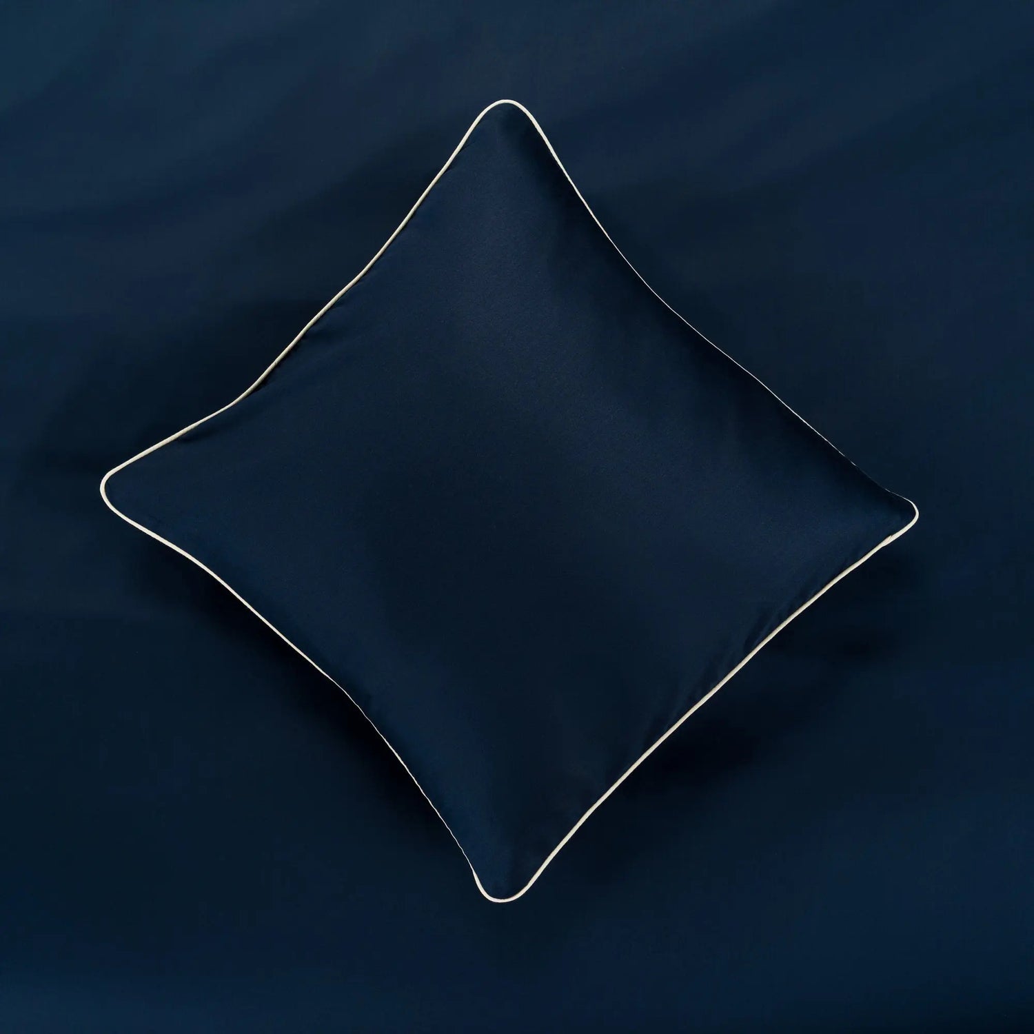 Lenjerie de pat 2 persoane Albastră din bumbac satinat dens simplă, personalizabilă – ELEGANT NAVY CASA CRYSTAL CasaCrystal