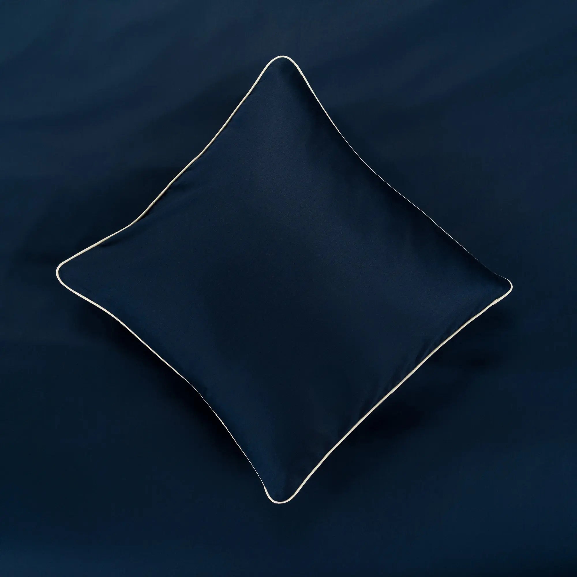 Lenjerie de pat 2 persoane Albastră din bumbac satinat dens simplă, personalizabilă – ELEGANT NAVY CASA CRYSTAL CasaCrystal