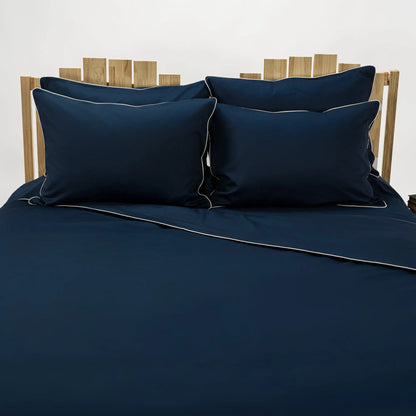 Lenjerie de pat 2 persoane Albastră din bumbac satinat dens simplă, personalizabilă – ELEGANT NAVY CASA CRYSTAL CasaCrystal