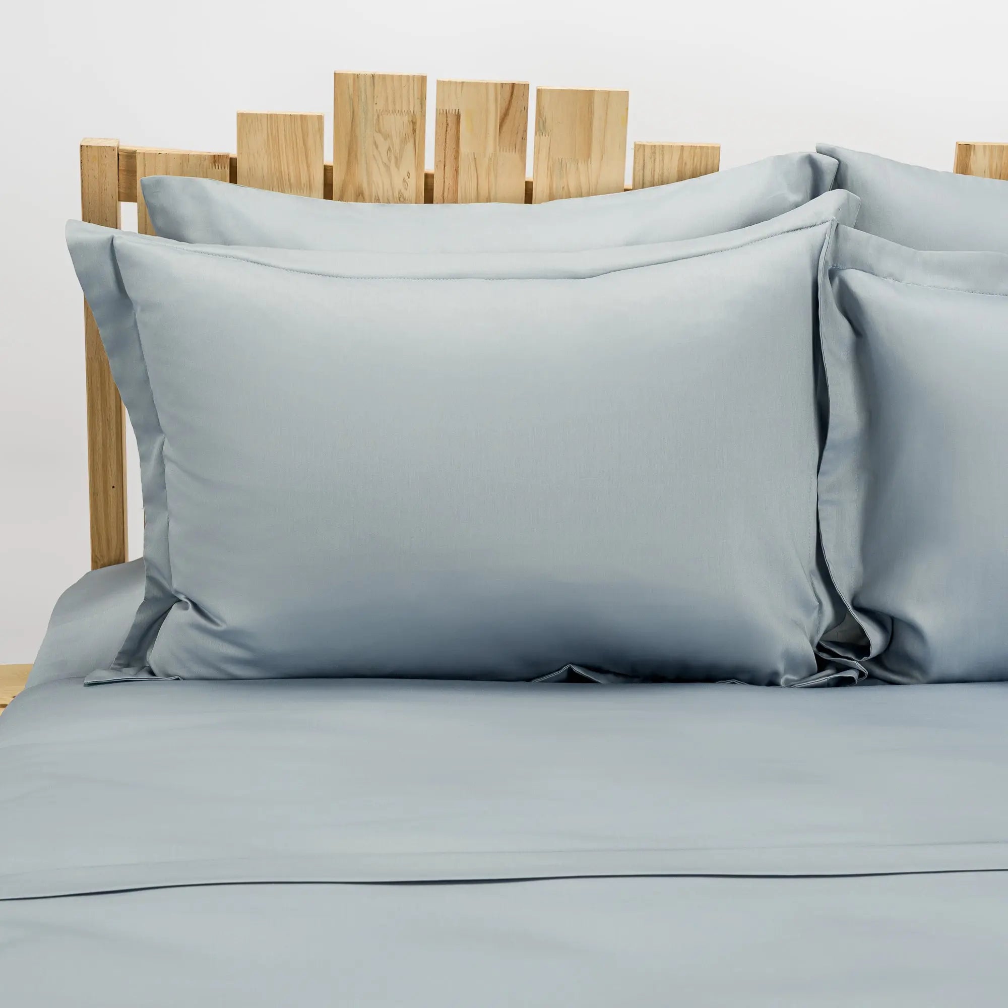 Lenjerie de pat 2 persoane Albastră din bumbac satinat dens simplă, personalizabilă – SIMPLE BLEU CASA CRYSTAL CasaCrystal