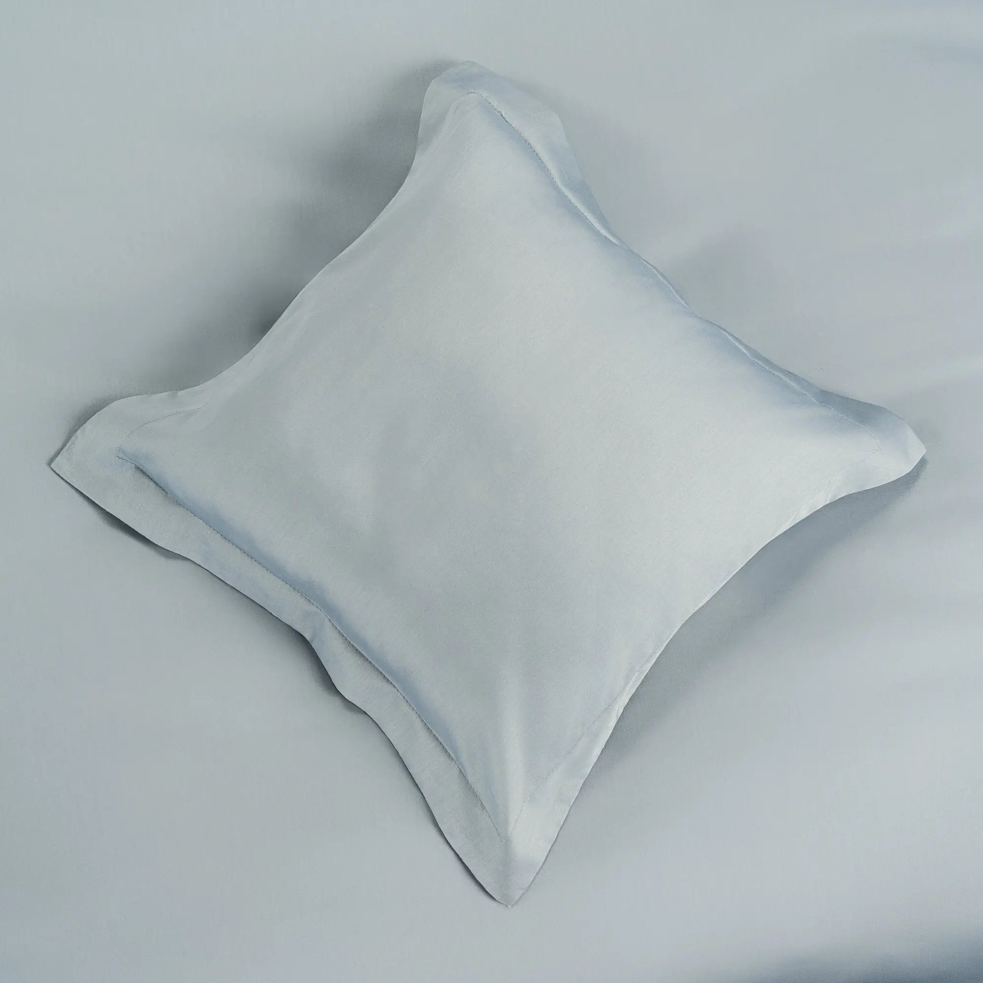 Lenjerie de pat 2 persoane Albastră din bumbac satinat dens simplă, personalizabilă – SIMPLE BLEU CASA CRYSTAL CasaCrystal