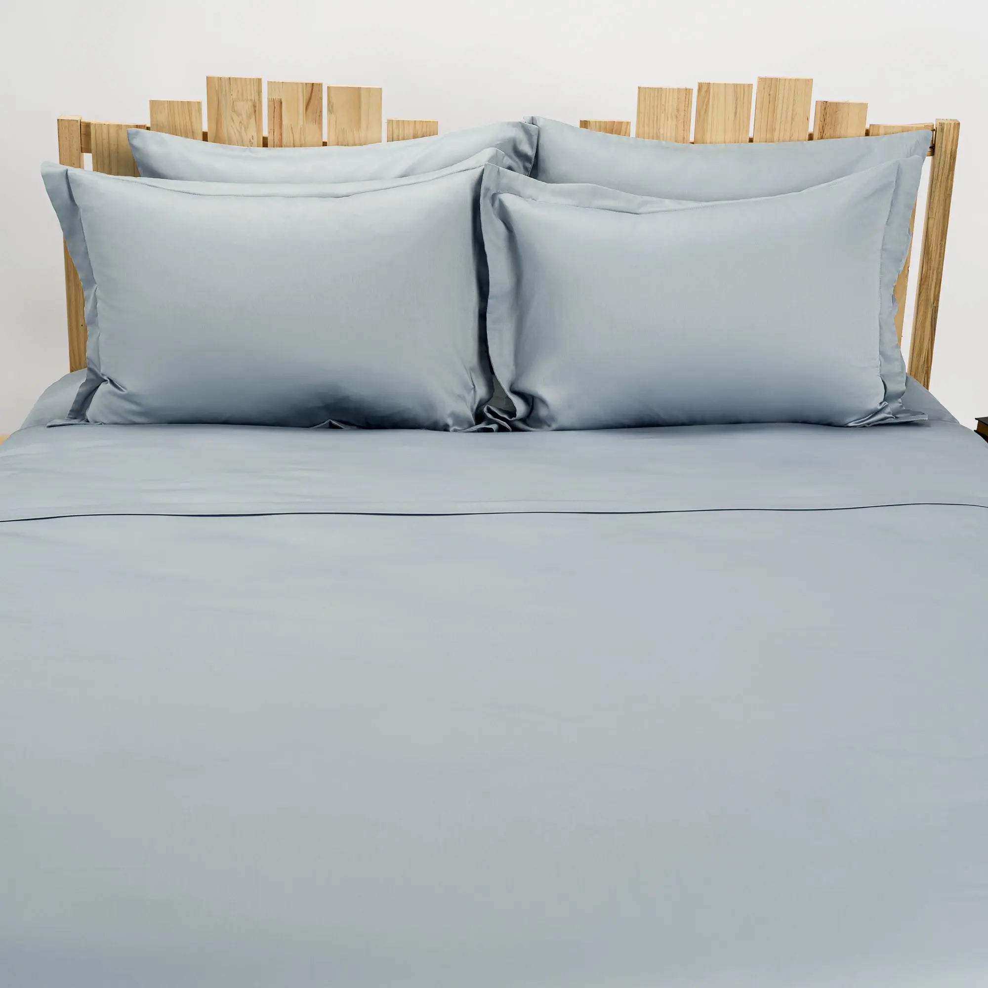 Lenjerie de pat 2 persoane Albastră din bumbac satinat dens simplă, personalizabilă – SIMPLE BLEU CASA CRYSTAL CasaCrystal