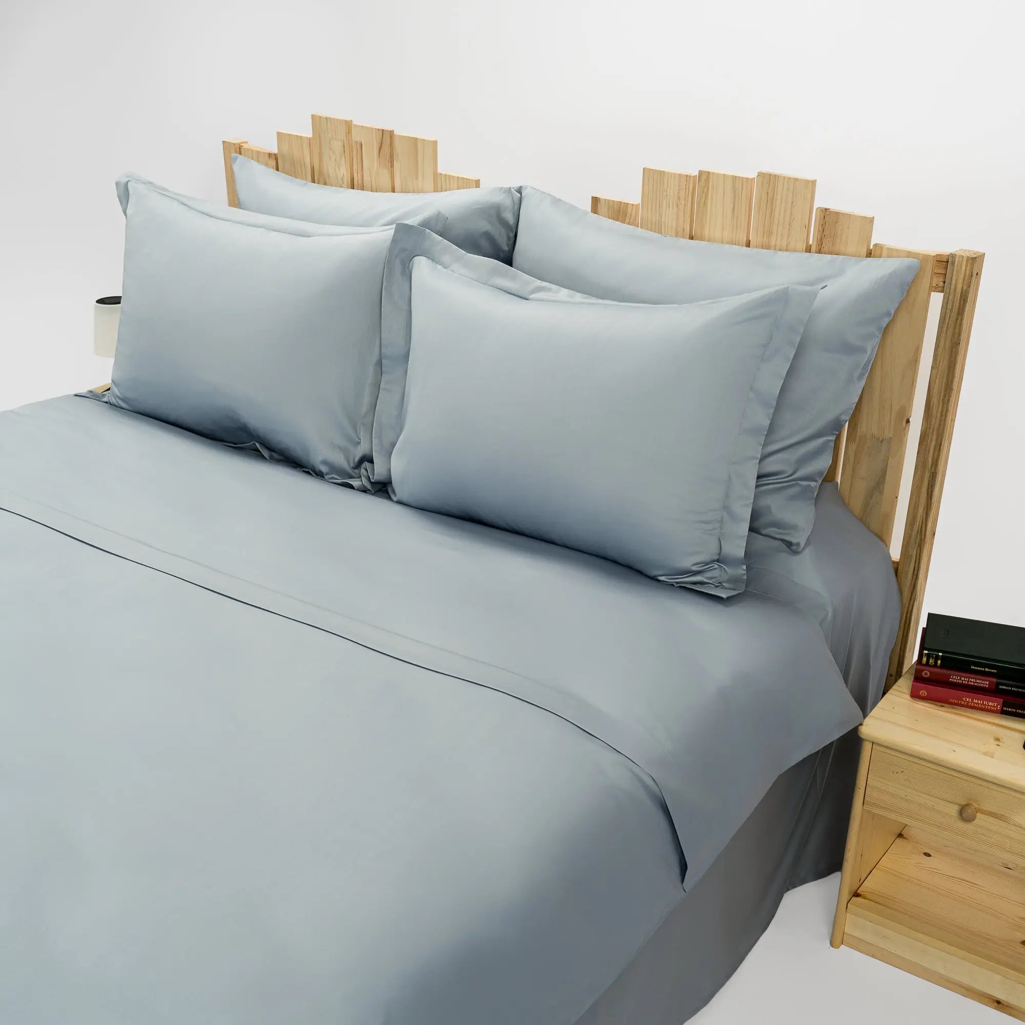 Lenjerie de pat 2 persoane Albastră din bumbac satinat dens simplă, personalizabilă – SIMPLE BLEU CASA CRYSTAL CasaCrystal