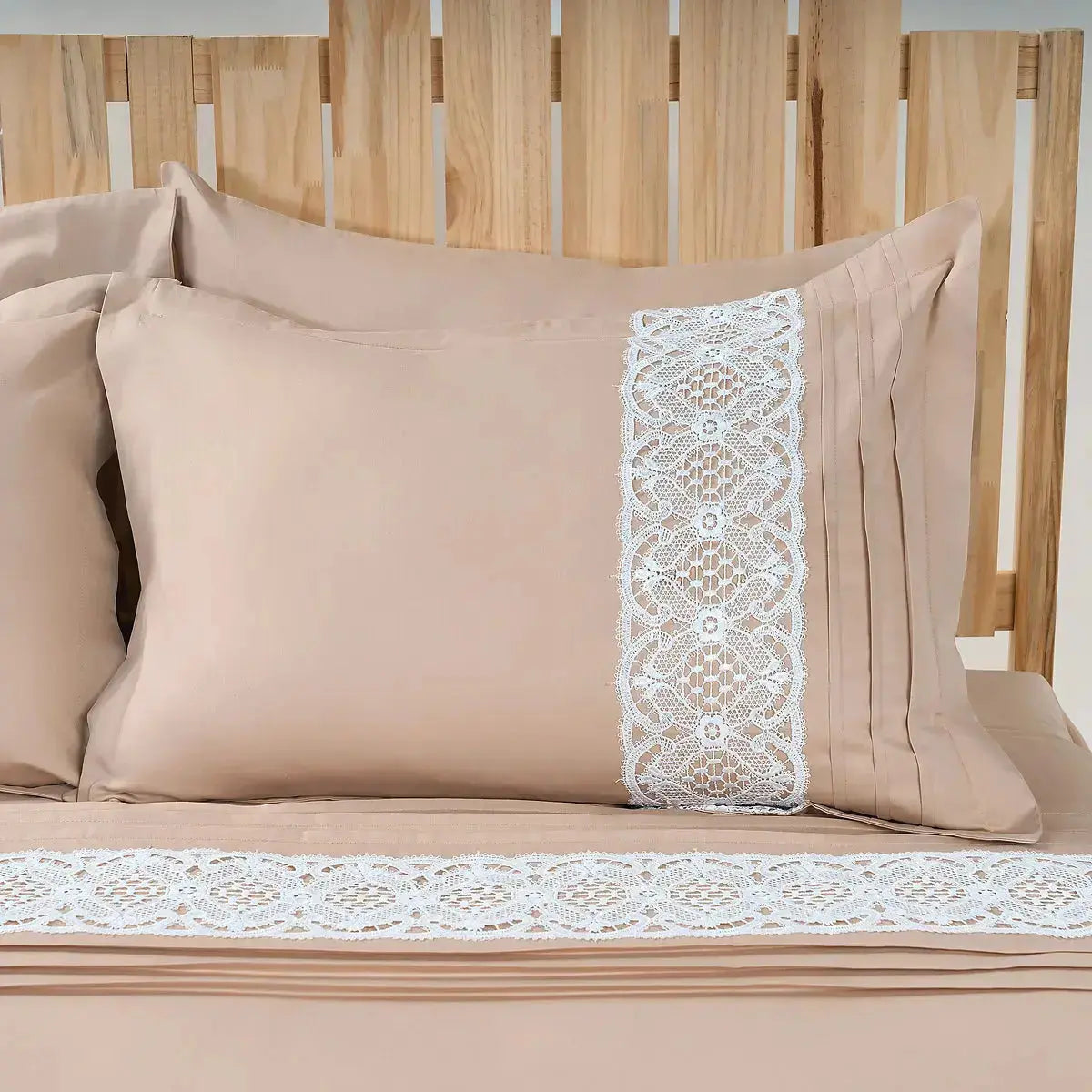 Fețe de pernă și cearceaf Adela din bumbac natural – finisaje elegante