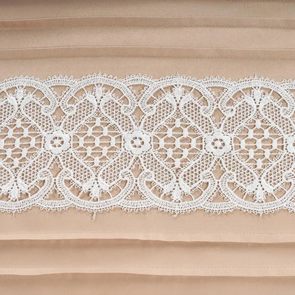 Detaliu textură bumbac 100% natural pe lenjeria de pat Adela cu dantela aplicata