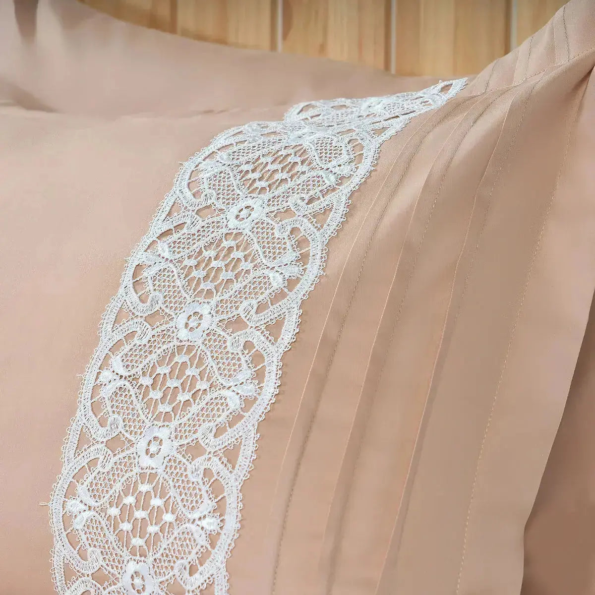 Detaliu textură bumbac 100% natural pe lenjeria de pat Adela